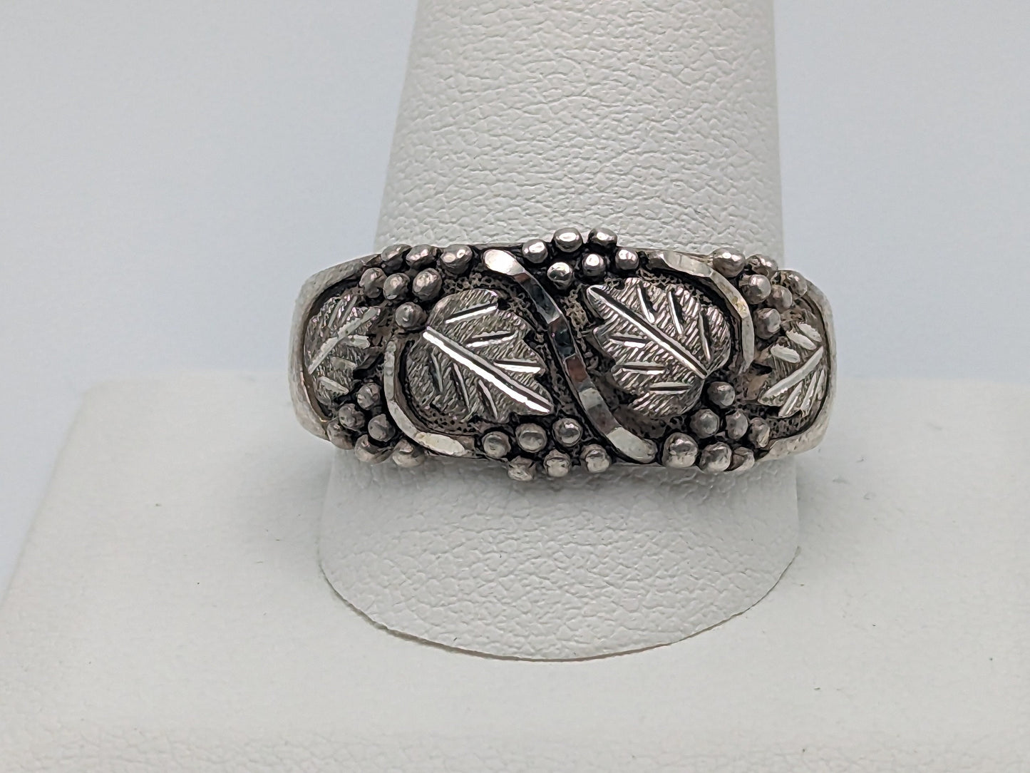 Sterling Silver Leaf Black Hills Ring.Black Hills Leaf Sz 13 Ring. Sterling Silver Antique Leaf Ring. Silver Vine Leaf Signet Ring.