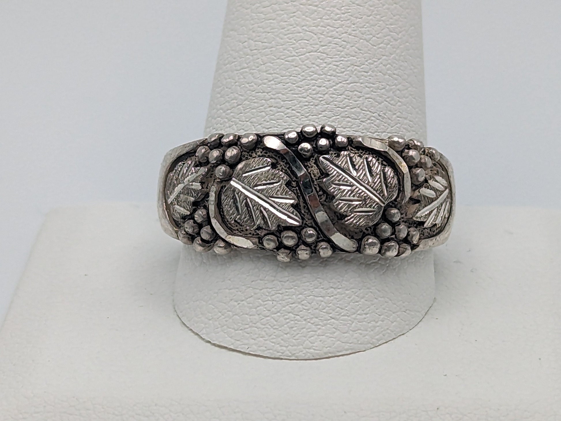Sterling Silver Leaf Black Hills Ring.Black Hills Leaf Sz 13 Ring. Sterling Silver Antique Leaf Ring. Silver Vine Leaf Signet Ring.