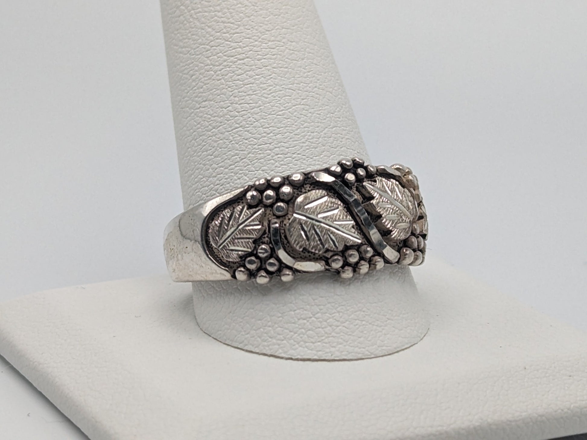 Sterling Silver Leaf Black Hills Ring.Black Hills Leaf Sz 13 Ring. Sterling Silver Antique Leaf Ring. Silver Vine Leaf Signet Ring.