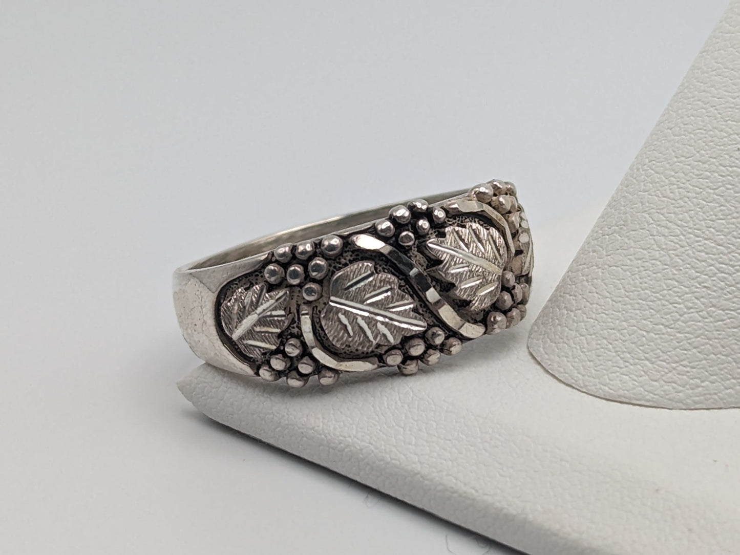 Sterling Silver Leaf Black Hills Ring.Black Hills Leaf Sz 13 Ring. Sterling Silver Antique Leaf Ring. Silver Vine Leaf Signet Ring.