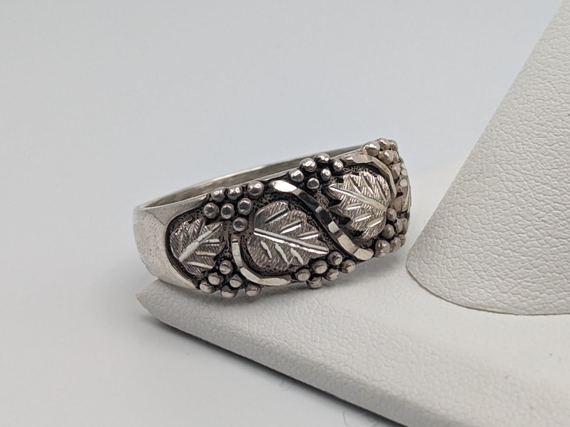 Sterling Silver Leaf Black Hills Ring.Black Hills Leaf Sz 13 Ring. Sterling Silver Antique Leaf Ring. Silver Vine Leaf Signet Ring.