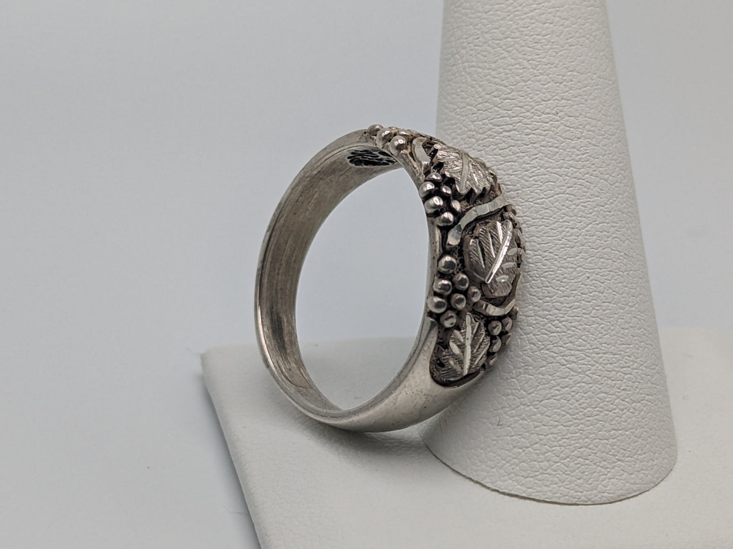 Sterling Silver Leaf Black Hills Ring.Black Hills Leaf Sz 13 Ring. Sterling Silver Antique Leaf Ring. Silver Vine Leaf Signet Ring.
