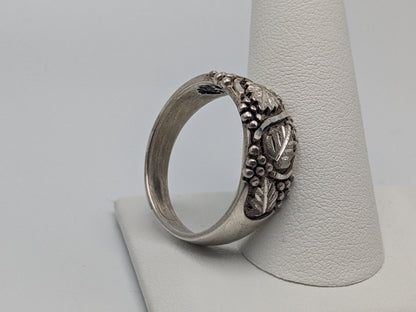 Sterling Silver Leaf Black Hills Ring.Black Hills Leaf Sz 13 Ring. Sterling Silver Antique Leaf Ring. Silver Vine Leaf Signet Ring.