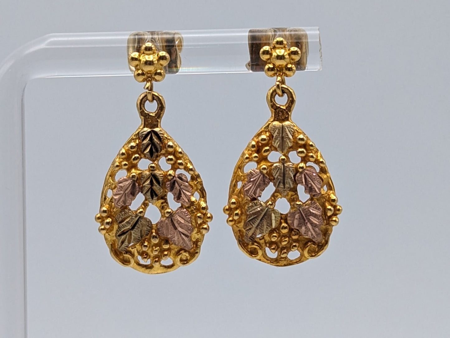 Large 10k 12k Black Hills Gold 3.9gr Traditional Gold Vine Flower Tear Shaped Earrings