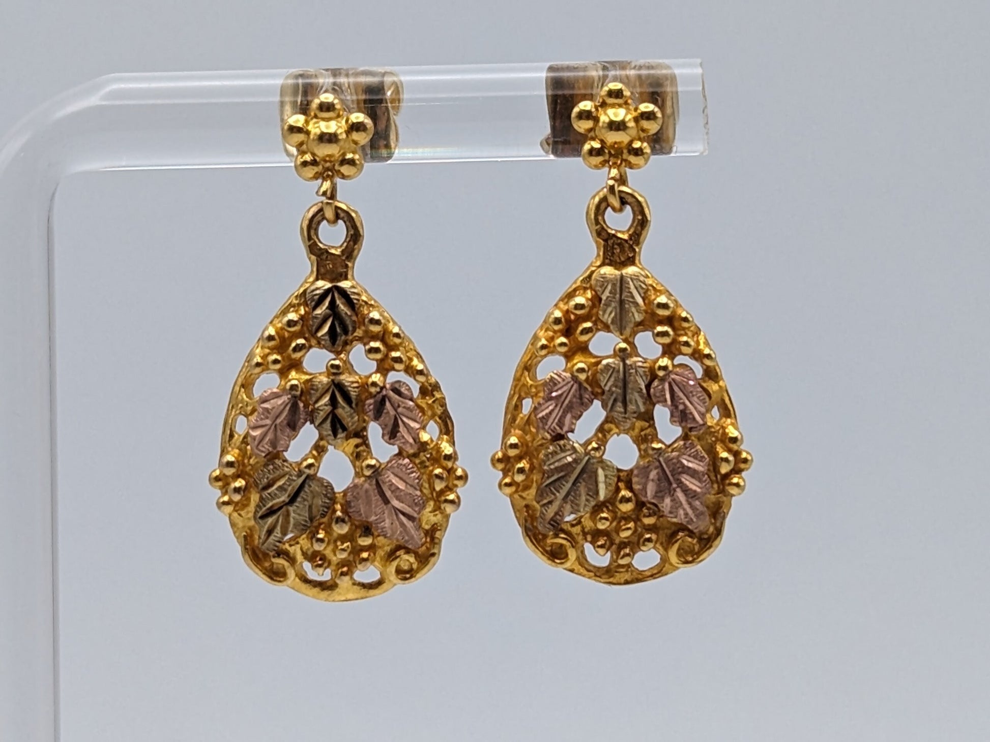 Large 10k 12k Black Hills Gold 3.9gr Traditional Gold Vine Flower Tear Shaped Earrings