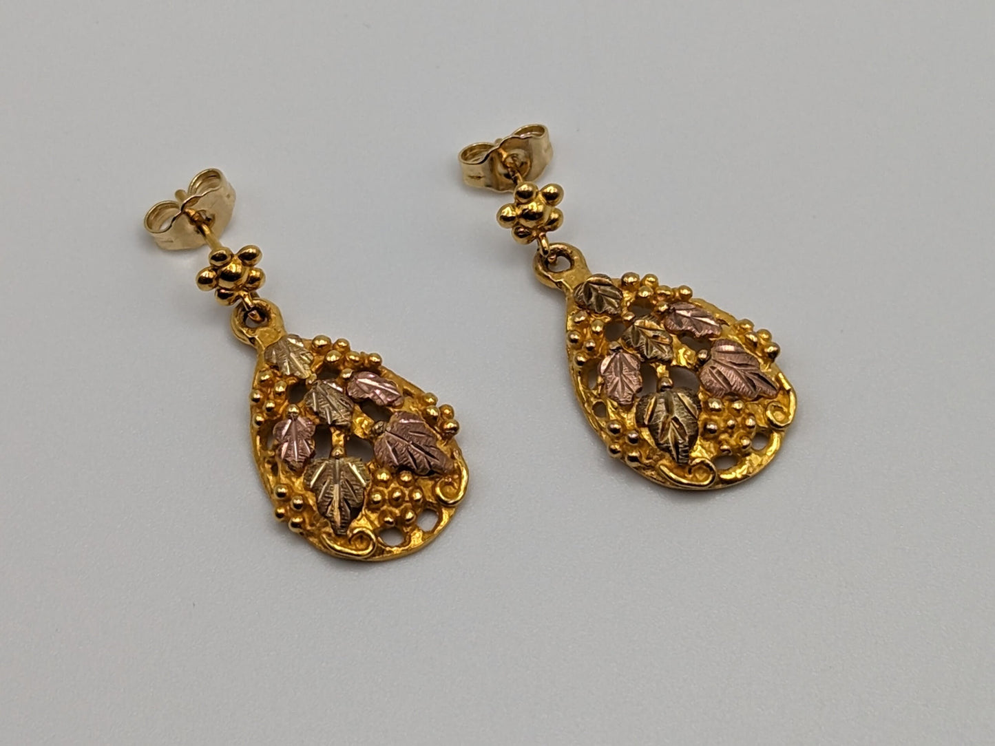 Large 10k 12k Black Hills Gold 3.9gr Traditional Gold Vine Flower Tear Shaped Earrings