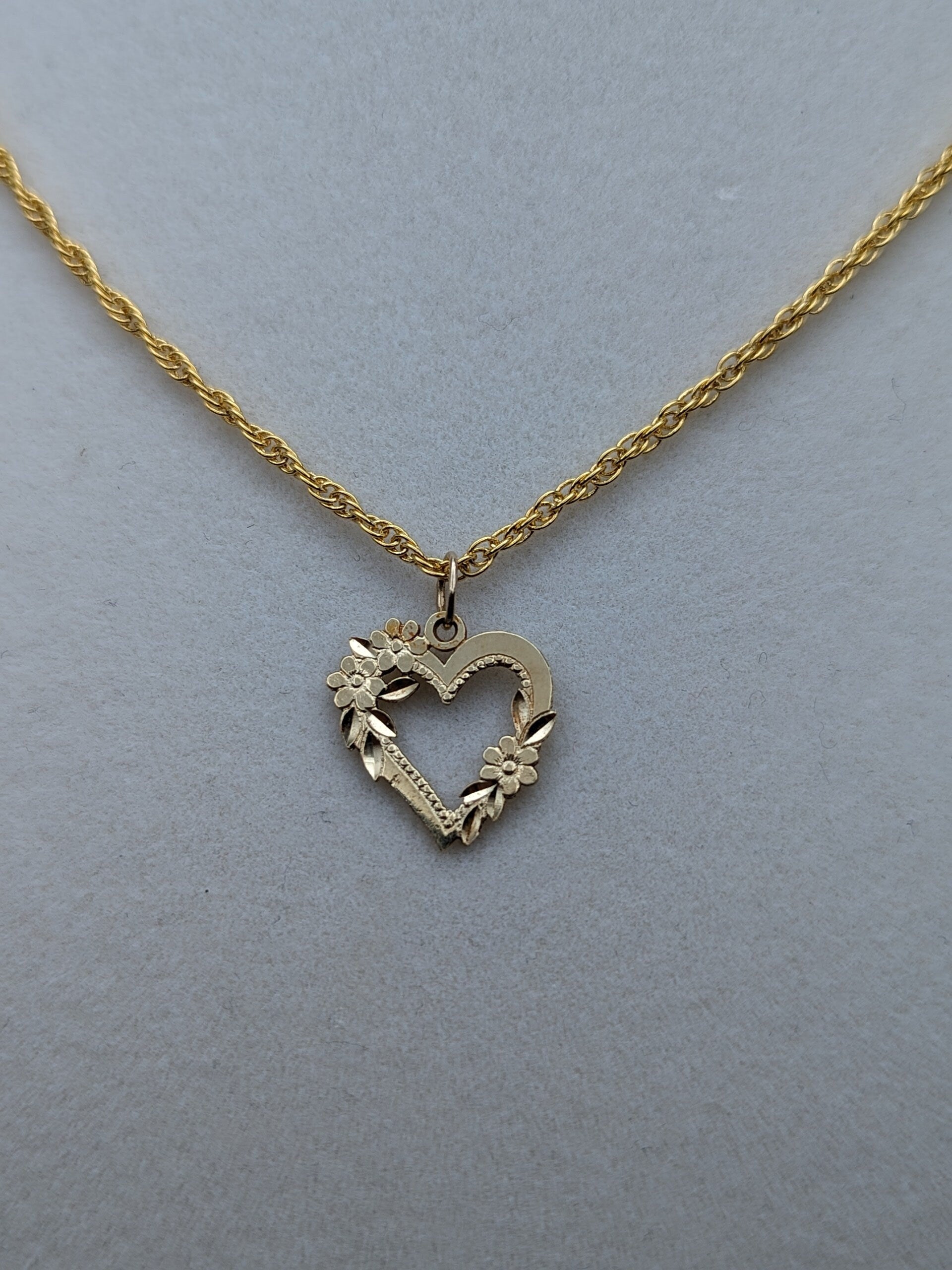 14k Yellow Gold Flower Heart Pendant Necklace Vintage Heart Pendant