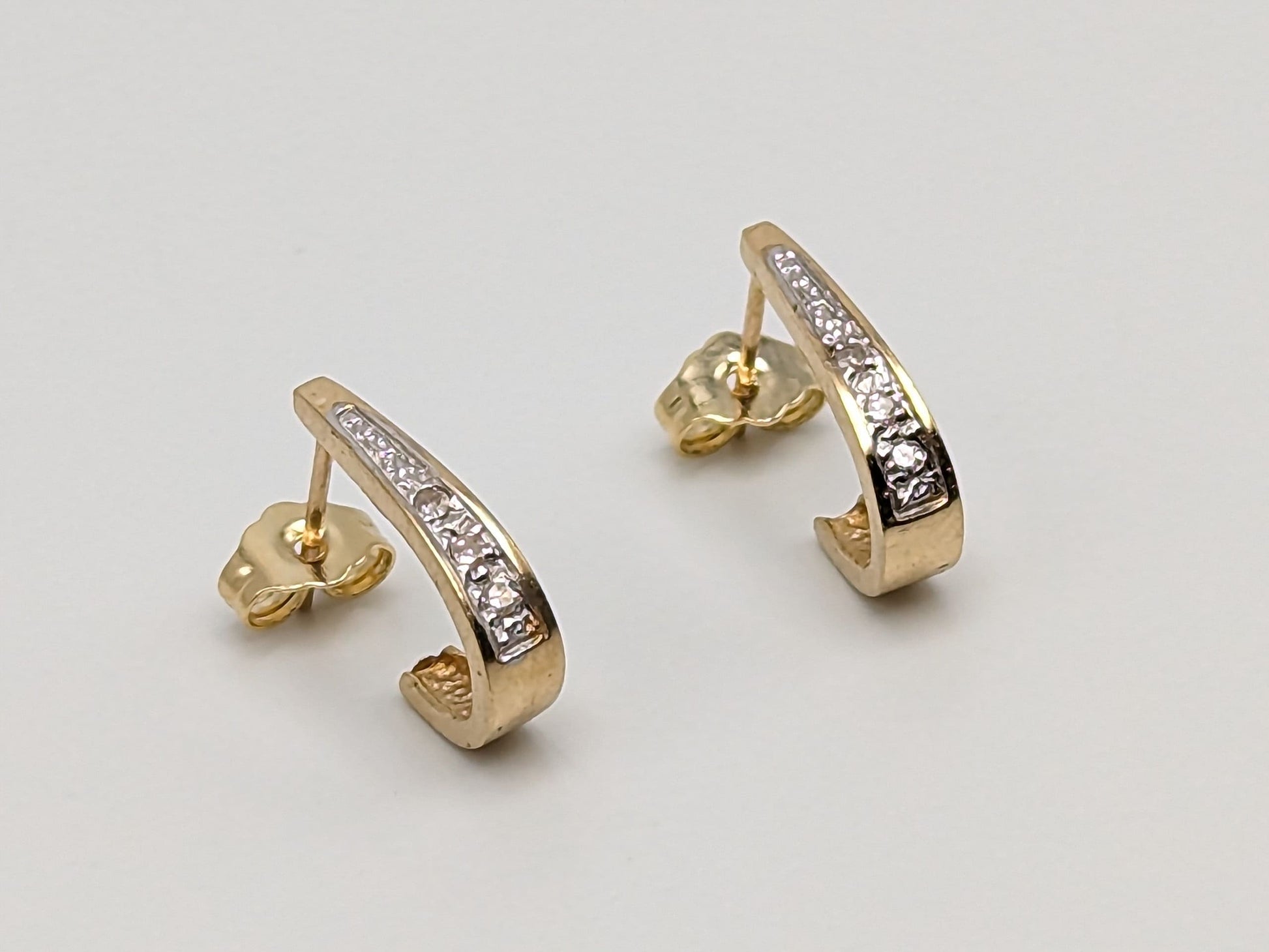 10k Yellow Gold Diamond Huggie Style Hoop Earrings Womens Diamond Huggie Earrings