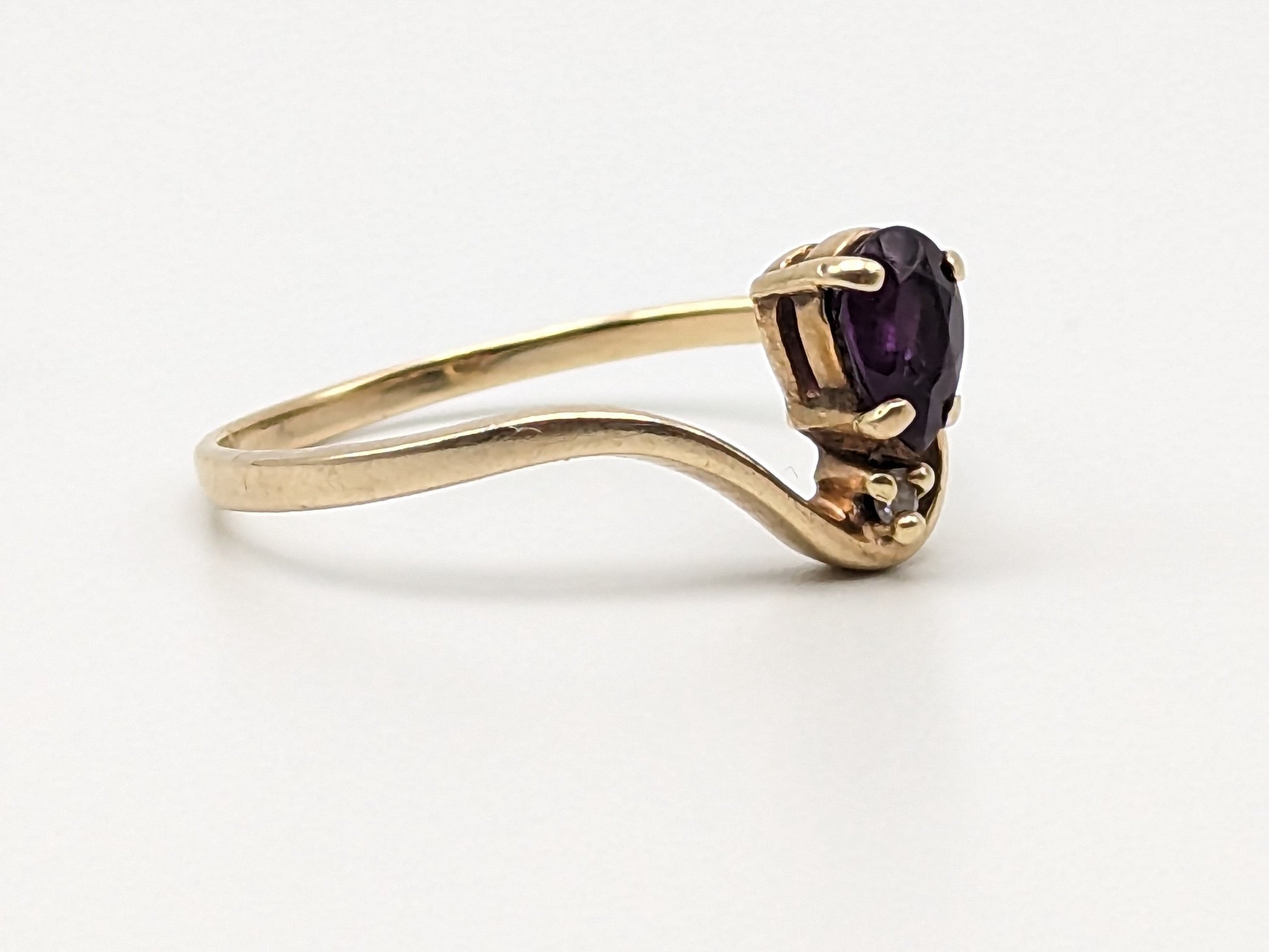 10k Yellow Gold Amethyst Diamond Ring. 10k Vintage Amethyst Promise Ring. Women's Yellow Gold Amethyst Diamond Ring