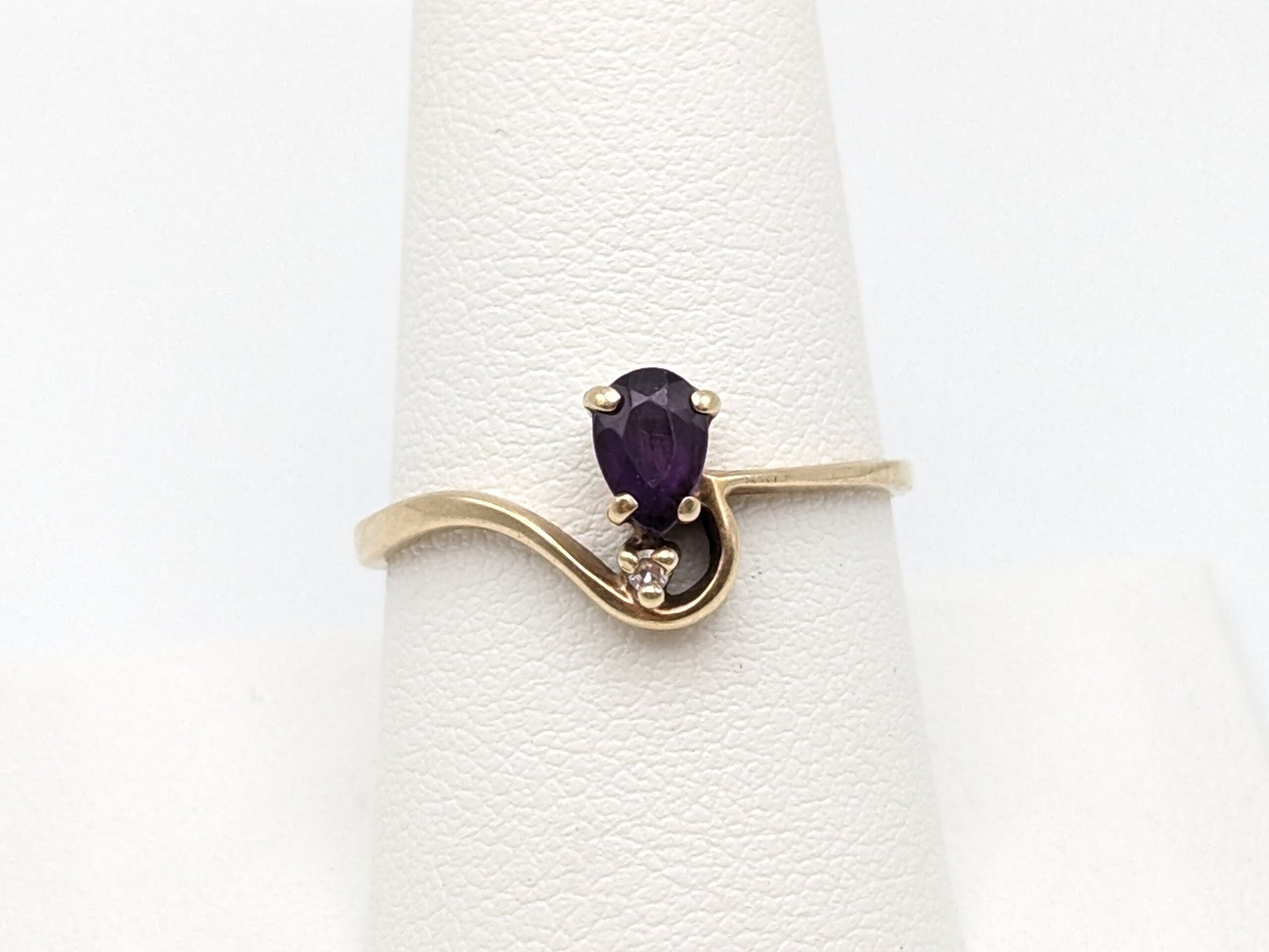 10k Yellow Gold Amethyst Diamond Ring. 10k Vintage Amethyst Promise Ring. Women's Yellow Gold Amethyst Diamond Ring