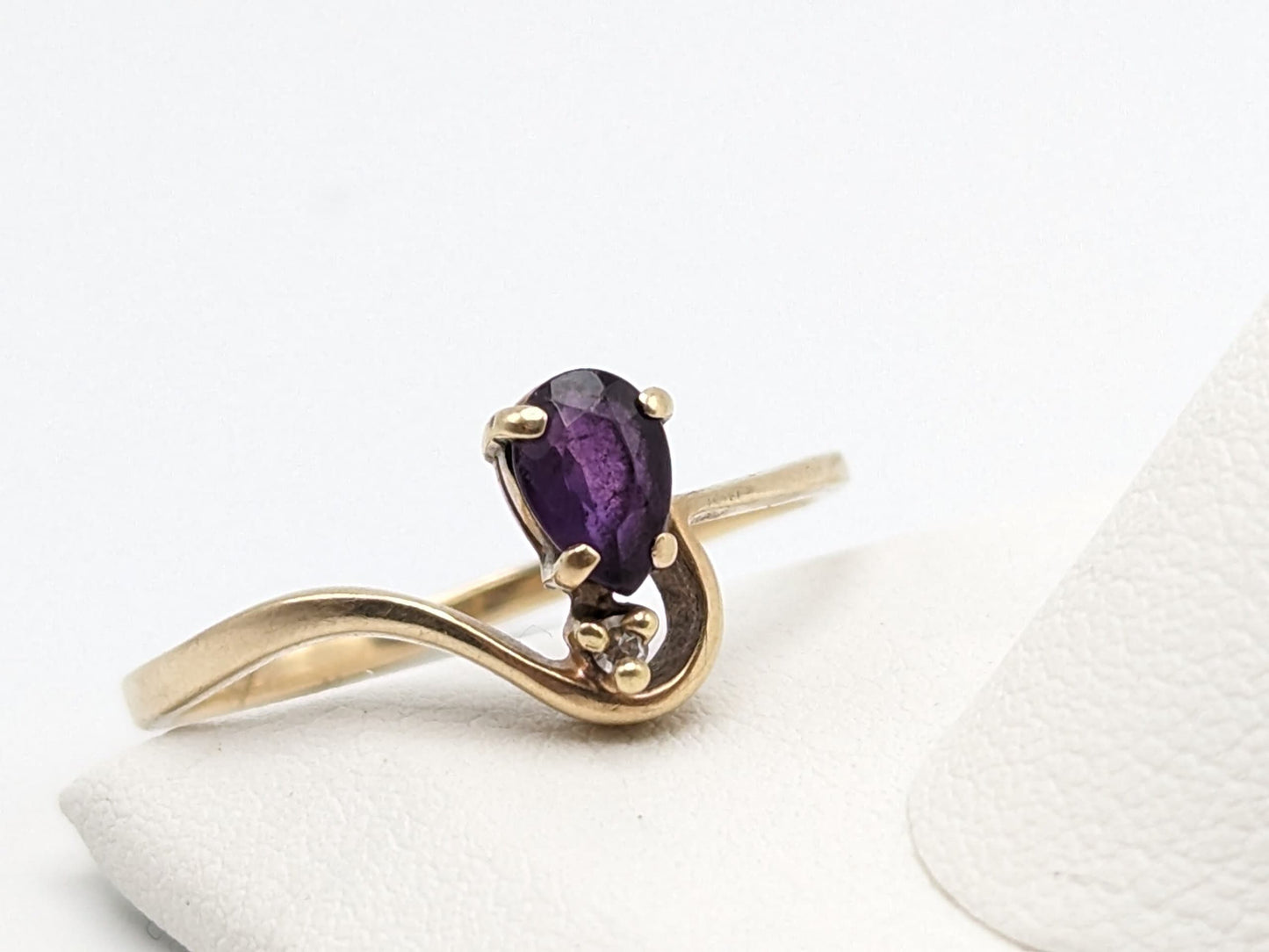 10k Yellow Gold Amethyst Diamond Ring. 10k Vintage Amethyst Promise Ring. Women's Yellow Gold Amethyst Diamond Ring