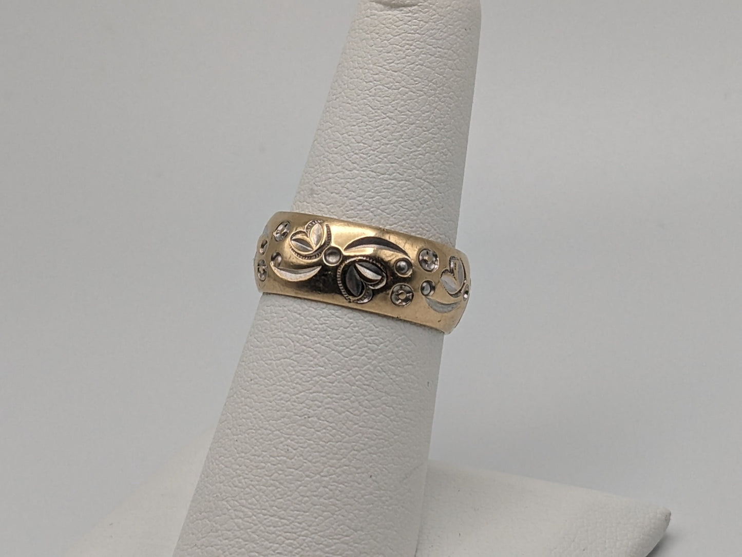 Heavy 7.4gr 14k Yellow Gold Flower Engravings Wide Cigar Ring Wedding Band 7.7"