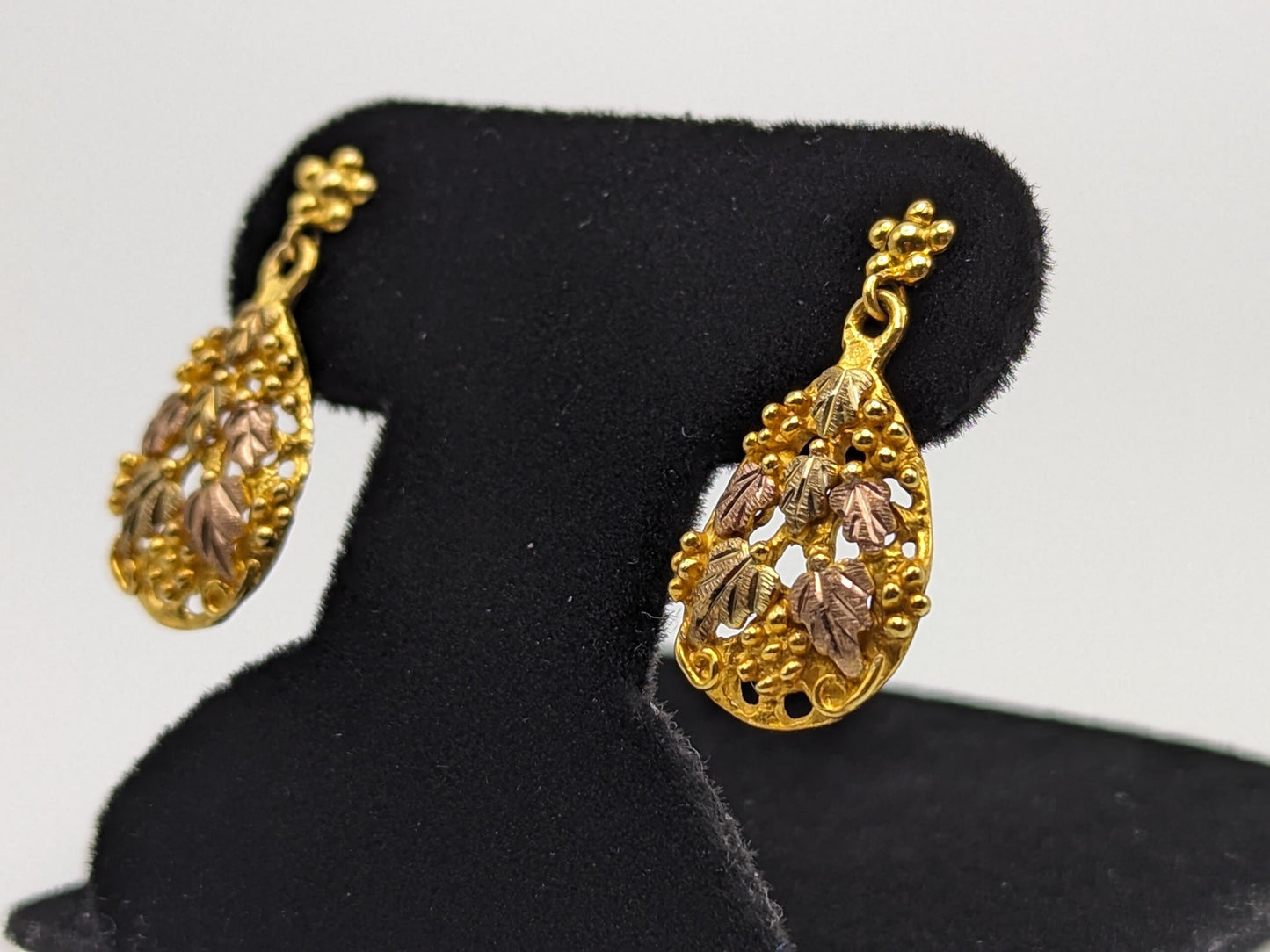 Large 10k 12k Black Hills Gold 3.9gr Traditional Gold Vine Flower Tear Shaped Earrings