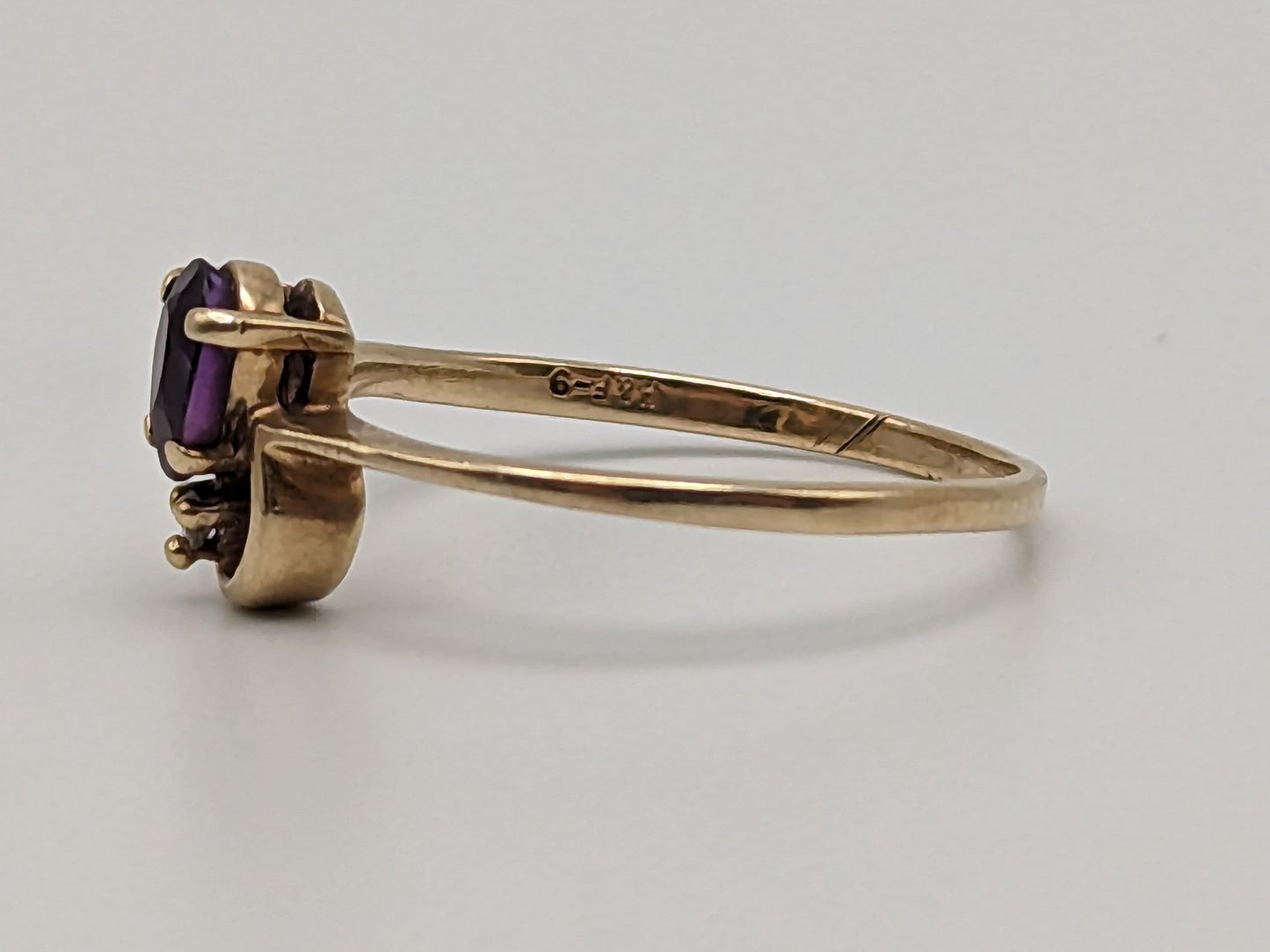 10k Yellow Gold Amethyst Diamond Ring. 10k Vintage Amethyst Promise Ring. Women's Yellow Gold Amethyst Diamond Ring