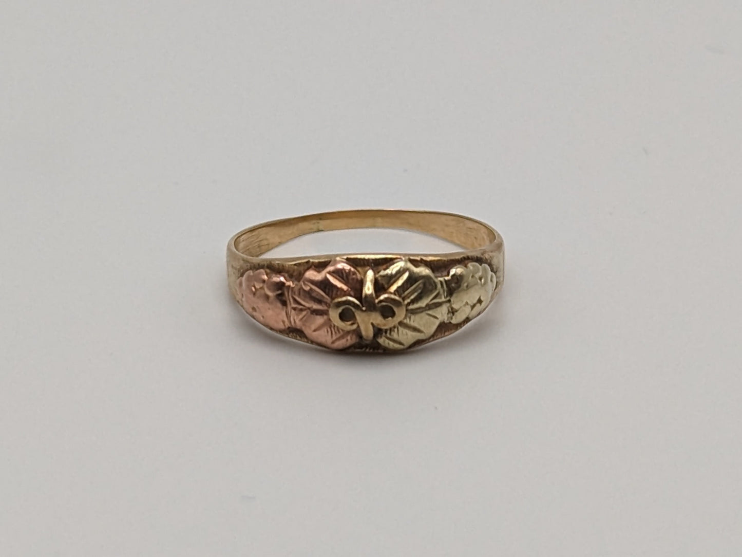 Black Hills Gold Ring 10k Multi-tone Gold Black Hills Signet Ring. 10k/12k Black Hill Band. Rose Gold Flower Vine Ring.