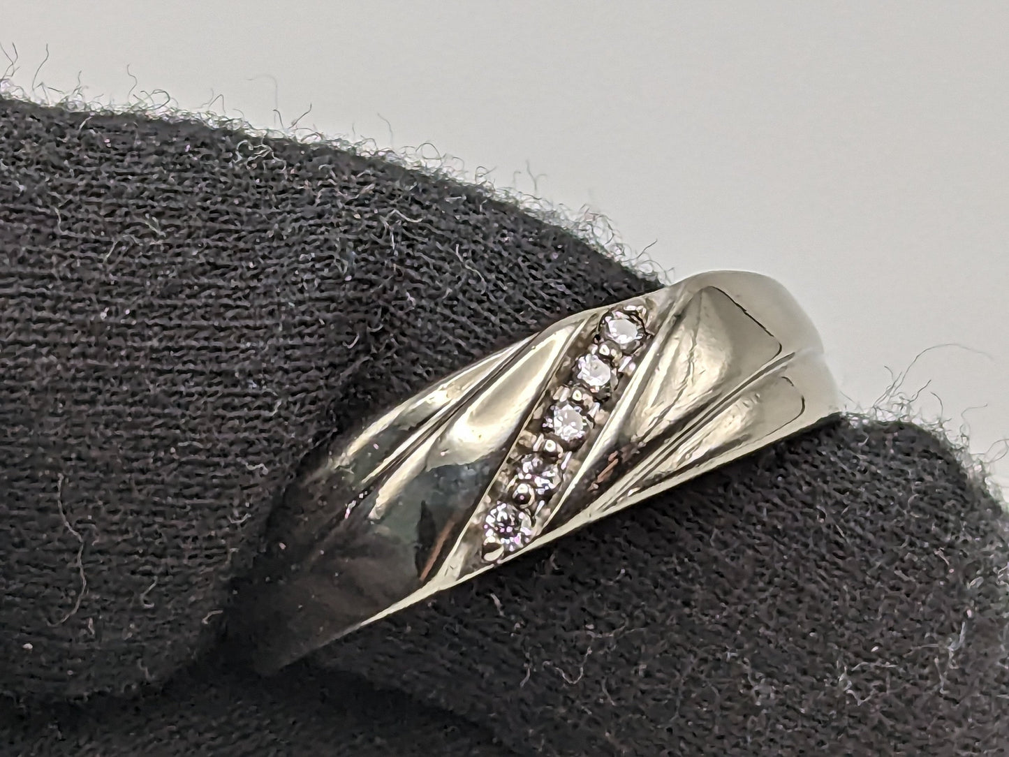 10k Heavy 5.2 gr White Gold 1/10ct Diamond Wedding Band White Gold Anniversary Ring 10k White Gold Mens Ring