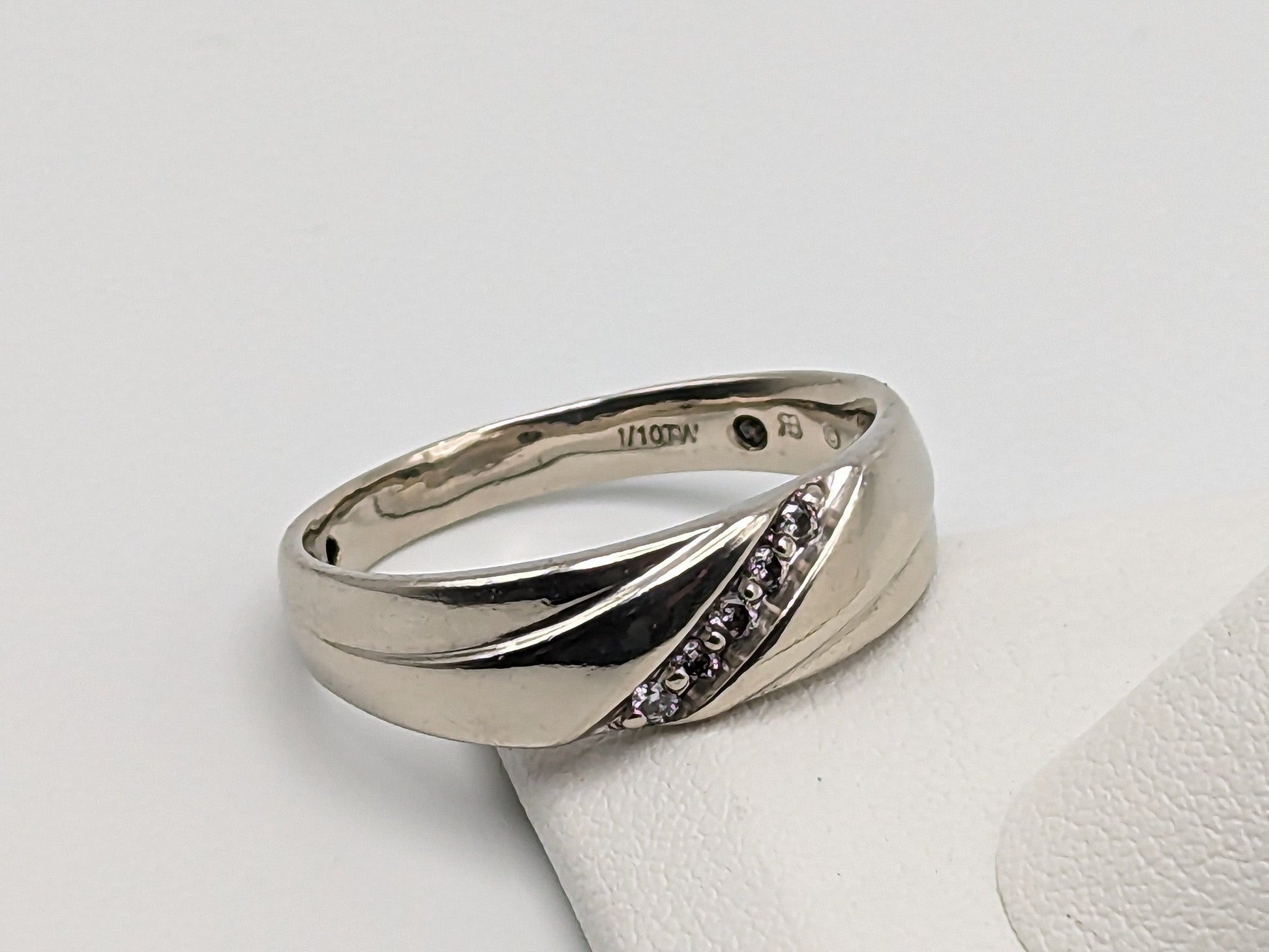 10k Heavy 5.2 gr White Gold 1/10ct Diamond Wedding Band White Gold Anniversary Ring 10k White Gold Mens Ring