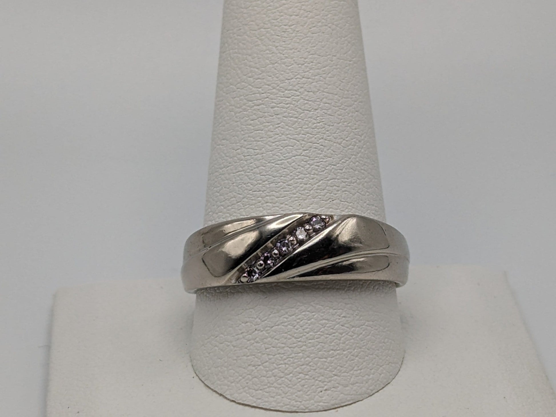 10k Heavy 5.2 gr White Gold 1/10ct Diamond Wedding Band White Gold Anniversary Ring 10k White Gold Mens Ring