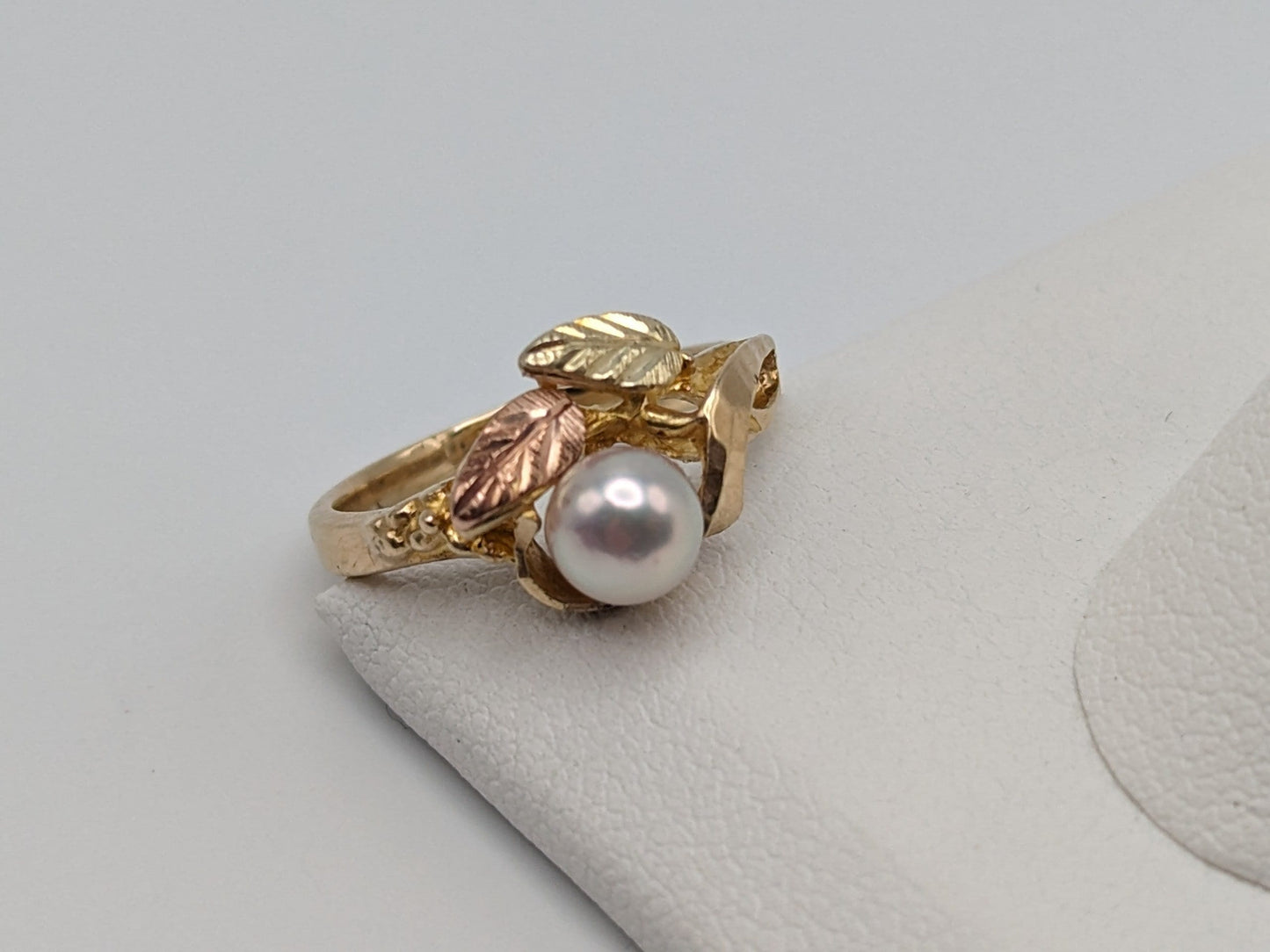 10k Black Hills Gold Tri-Colored Leaf Pearl Vine Ring. Women Blacks Hills Trio Gold Pearl Vine Ring. Pearl Vine Ring.