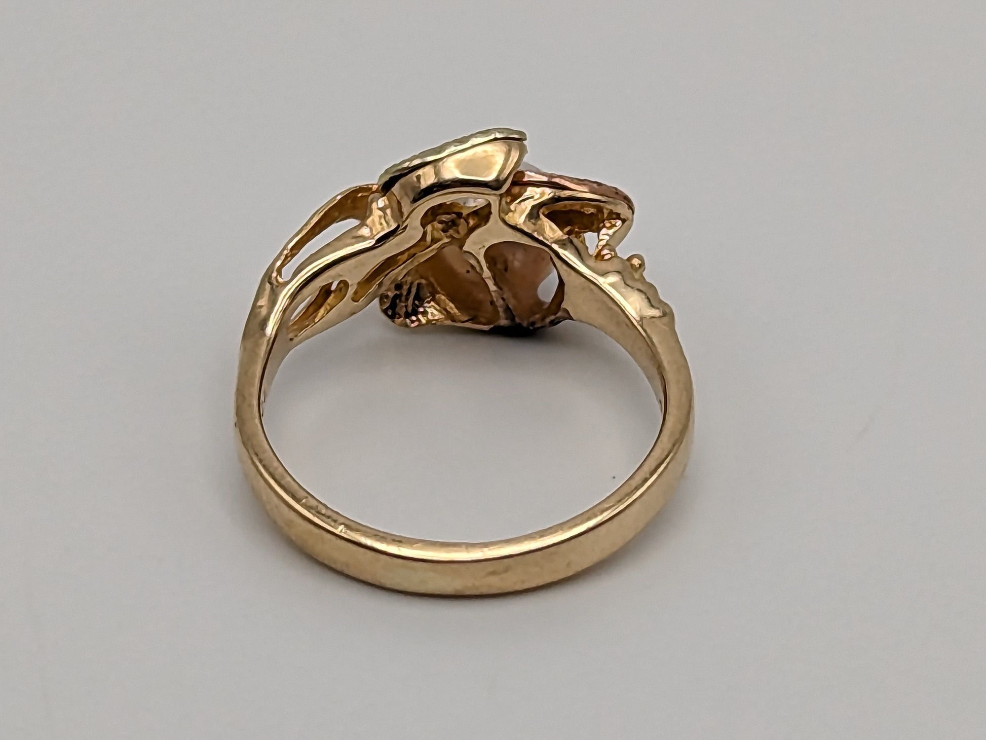 10k Black Hills Gold Tri-Colored Leaf Pearl Vine Ring. Women Blacks Hills Trio Gold Pearl Vine Ring. Pearl Vine Ring.