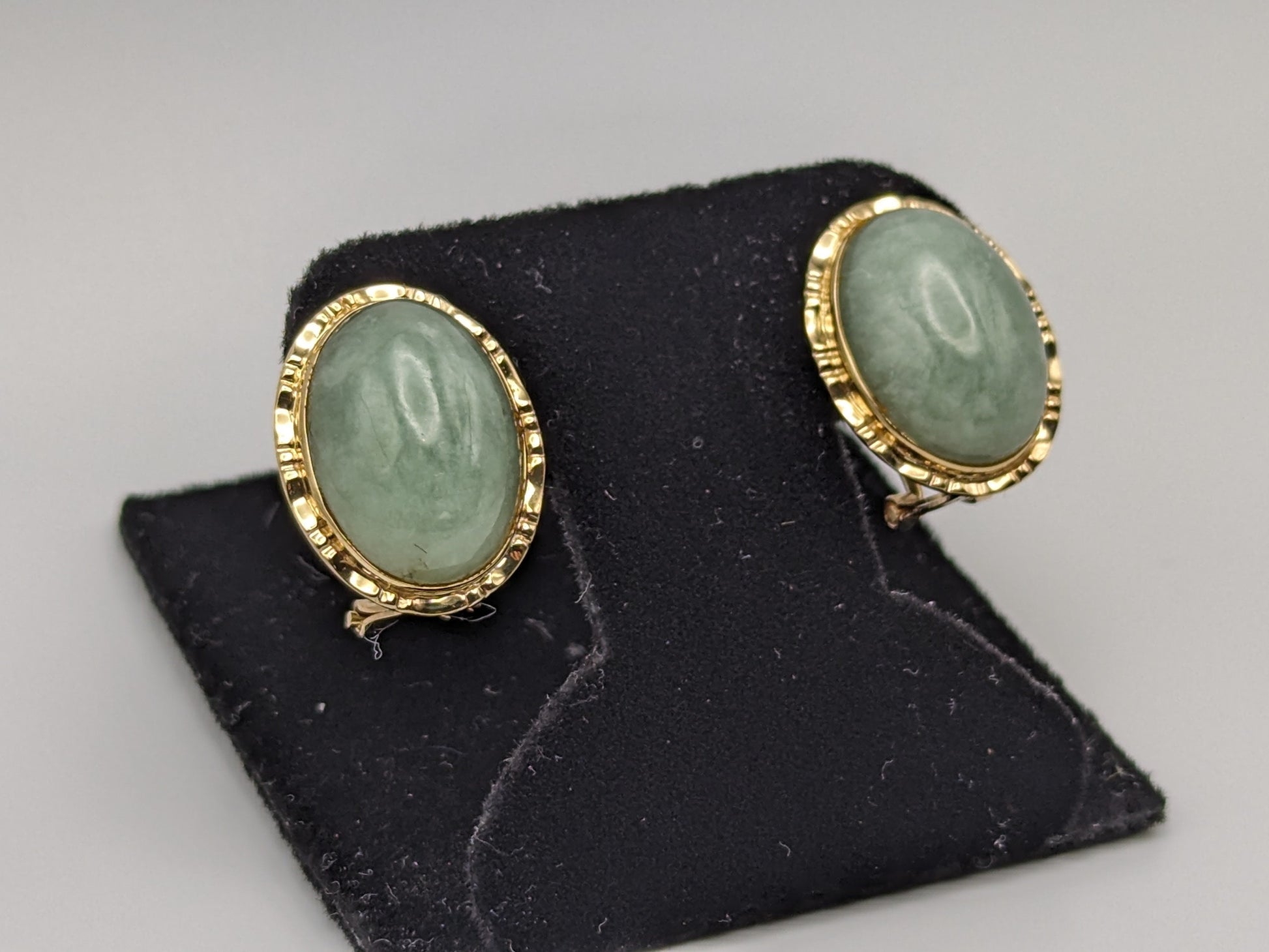 14K Gold Green Jade Button Stud Earrings Fancy Clips. 14k Green Button Earrings.