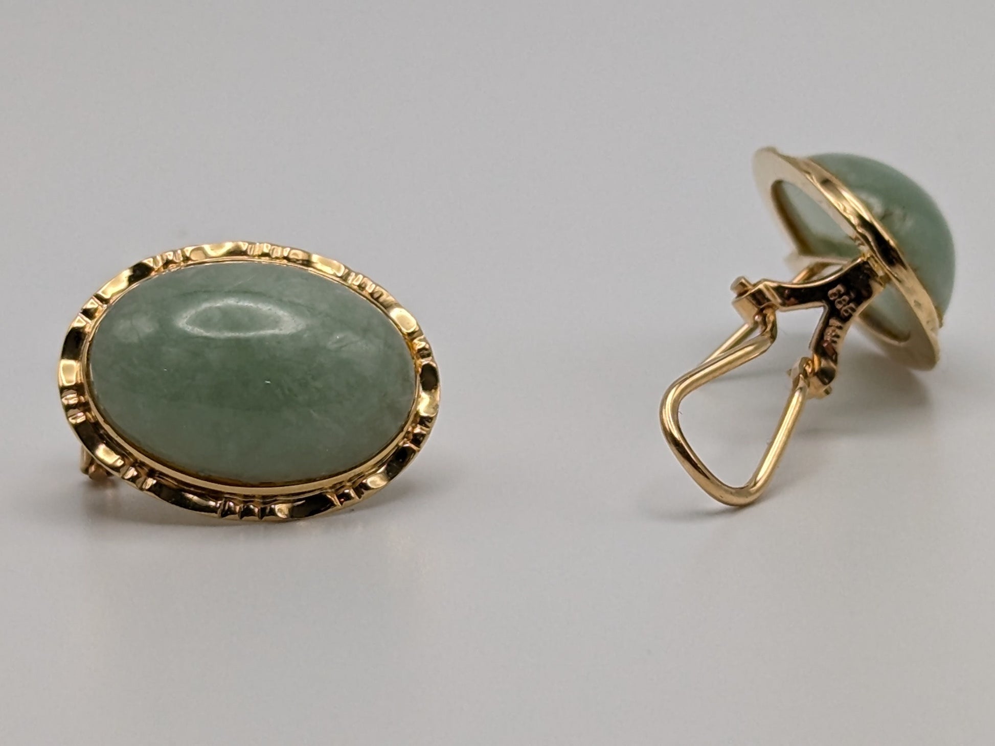 14K Gold Green Jade Button Stud Earrings Fancy Clips. 14k Green Button Earrings.