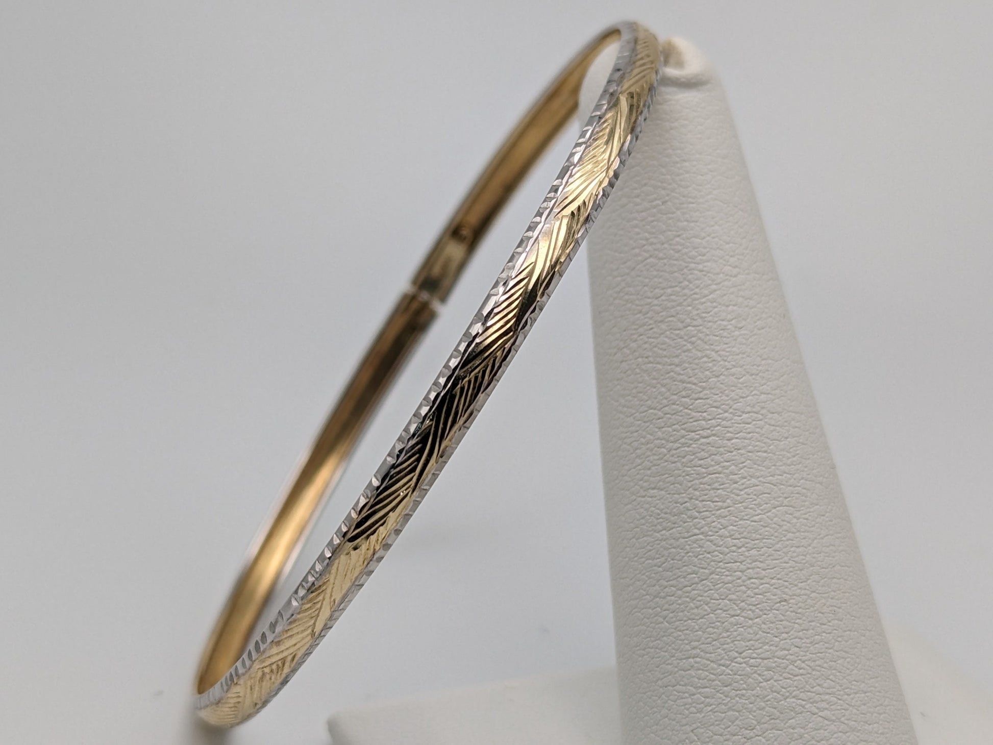 10K Two-Tone Gold Oval Hinge Bangle Bracelet Dia Cut Textured 4mm Womens Gold Bracelet