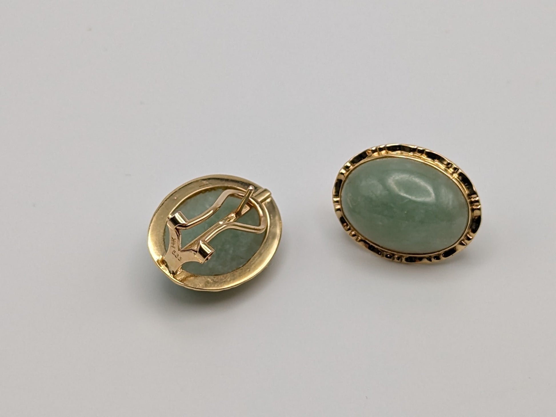 14K Gold Green Jade Button Stud Earrings Fancy Clips. 14k Green Button Earrings.