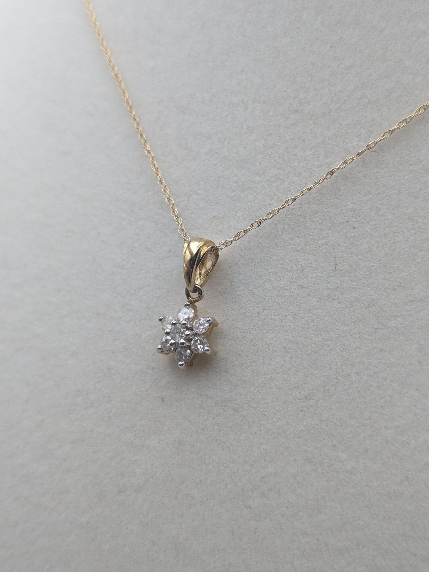 14k Flower .25ct Diamond Pendant Necklace Chain 18". 14k Yellow Gold Diamond Flower Chain.