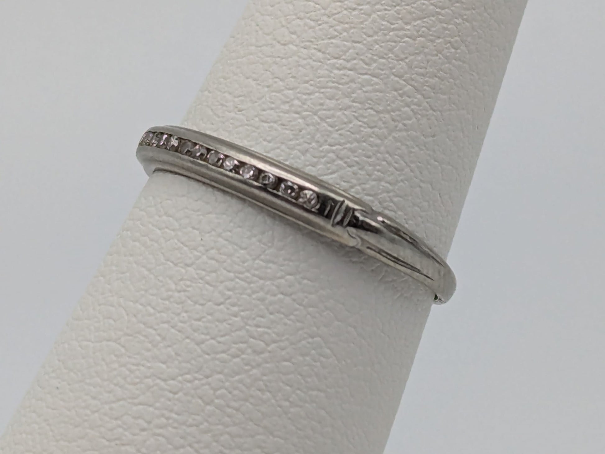 18k White Gold Diamond Ring Wedding Band Anniversary Promise Ring.