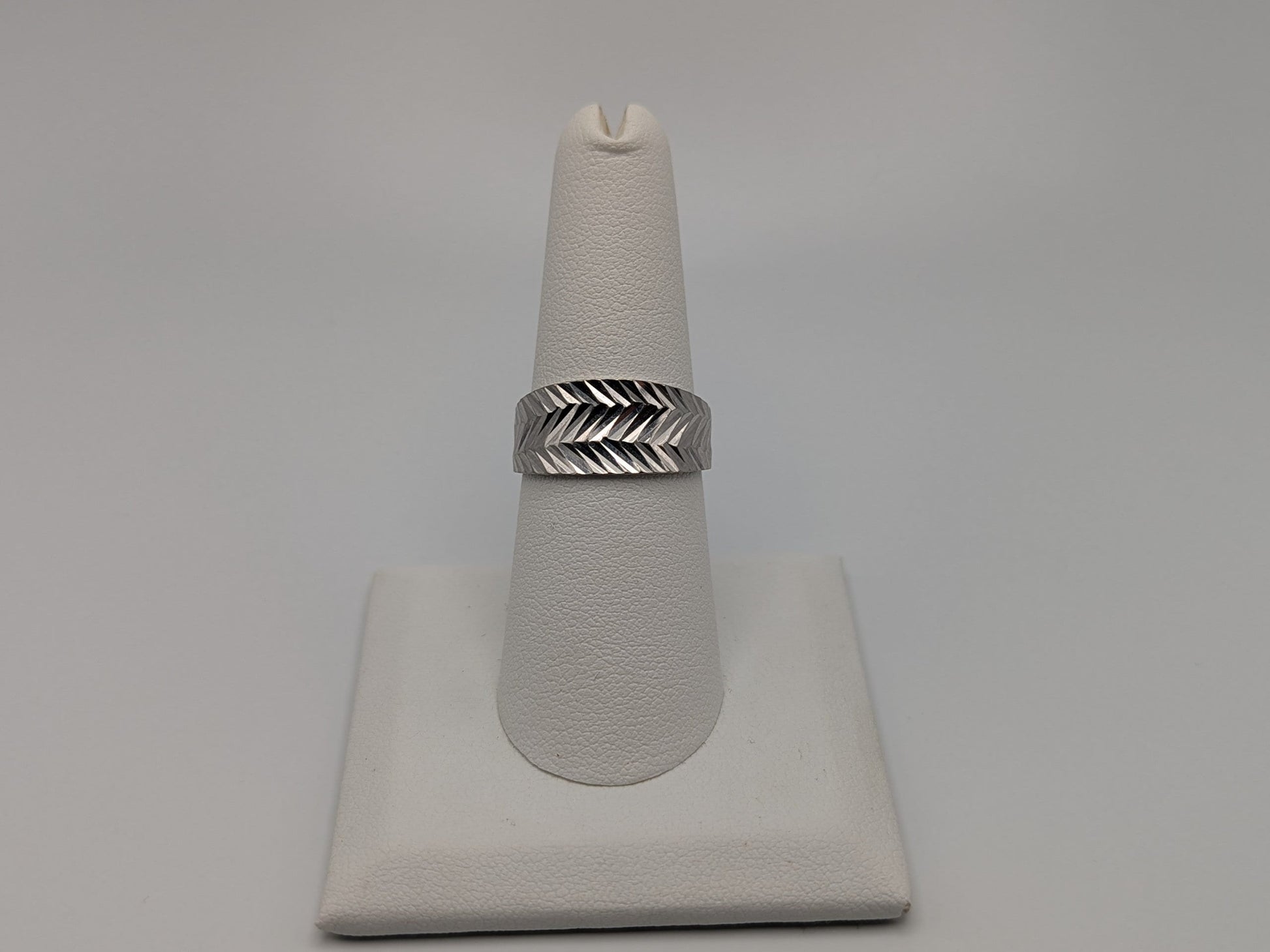 White Gold 10k Diamond Cut ZigZag Flat Tapered Band 9mm Textured Wedding Cigar Ring