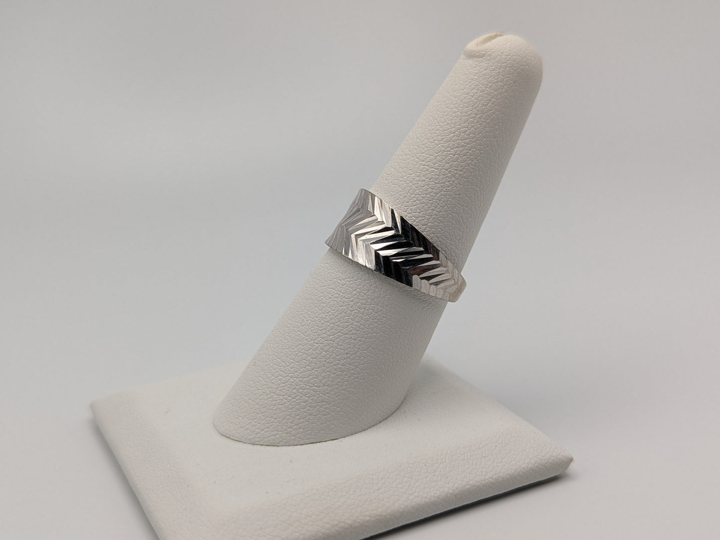 White Gold 10k Diamond Cut ZigZag Flat Tapered Band 9mm Textured Wedding Cigar Ring
