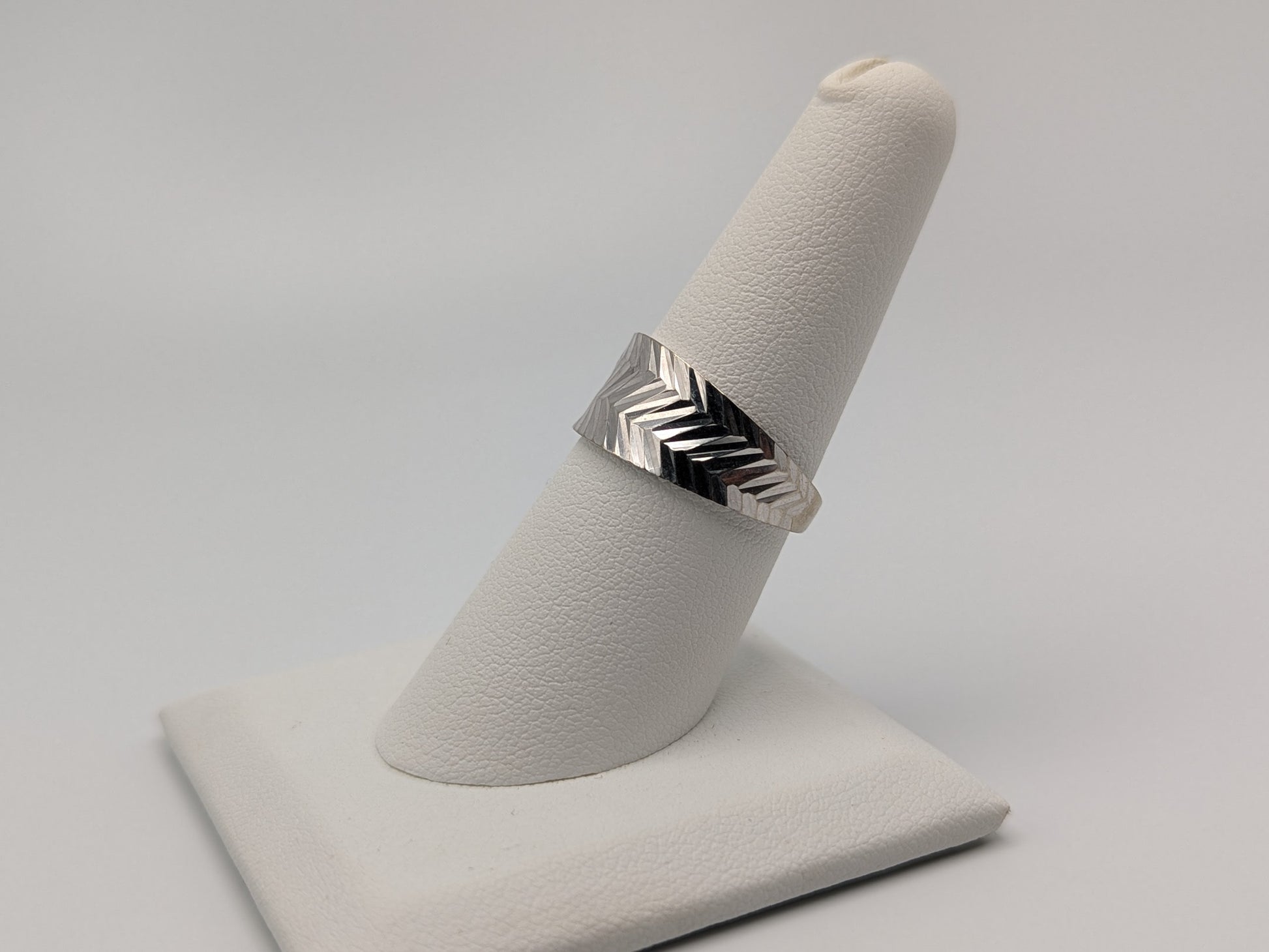 White Gold 10k Diamond Cut ZigZag Flat Tapered Band 9mm Textured Wedding Cigar Ring