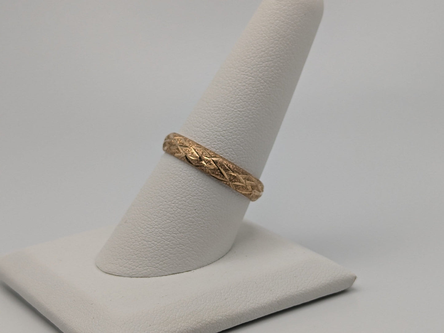 10k Yellow Gold 4mm Diamond Cut Quilted Pattern Ring Wedding Wide Band.