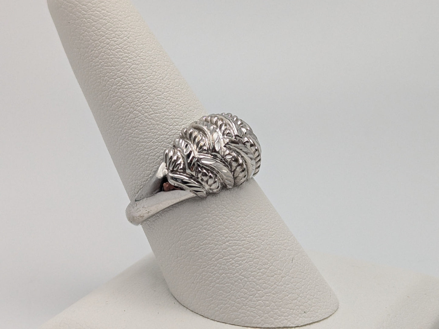 White Gold 10k Vintage Twisted Dome 12mm Design Wedding Ring Band.