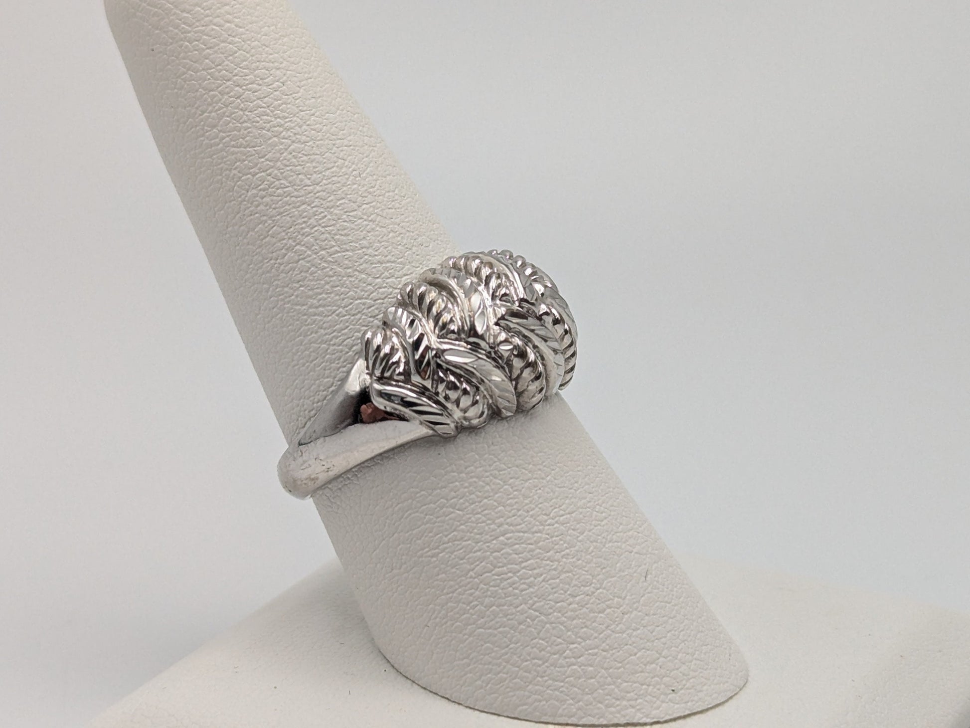 White Gold 10k Vintage Twisted Dome 12mm Design Wedding Ring Band.