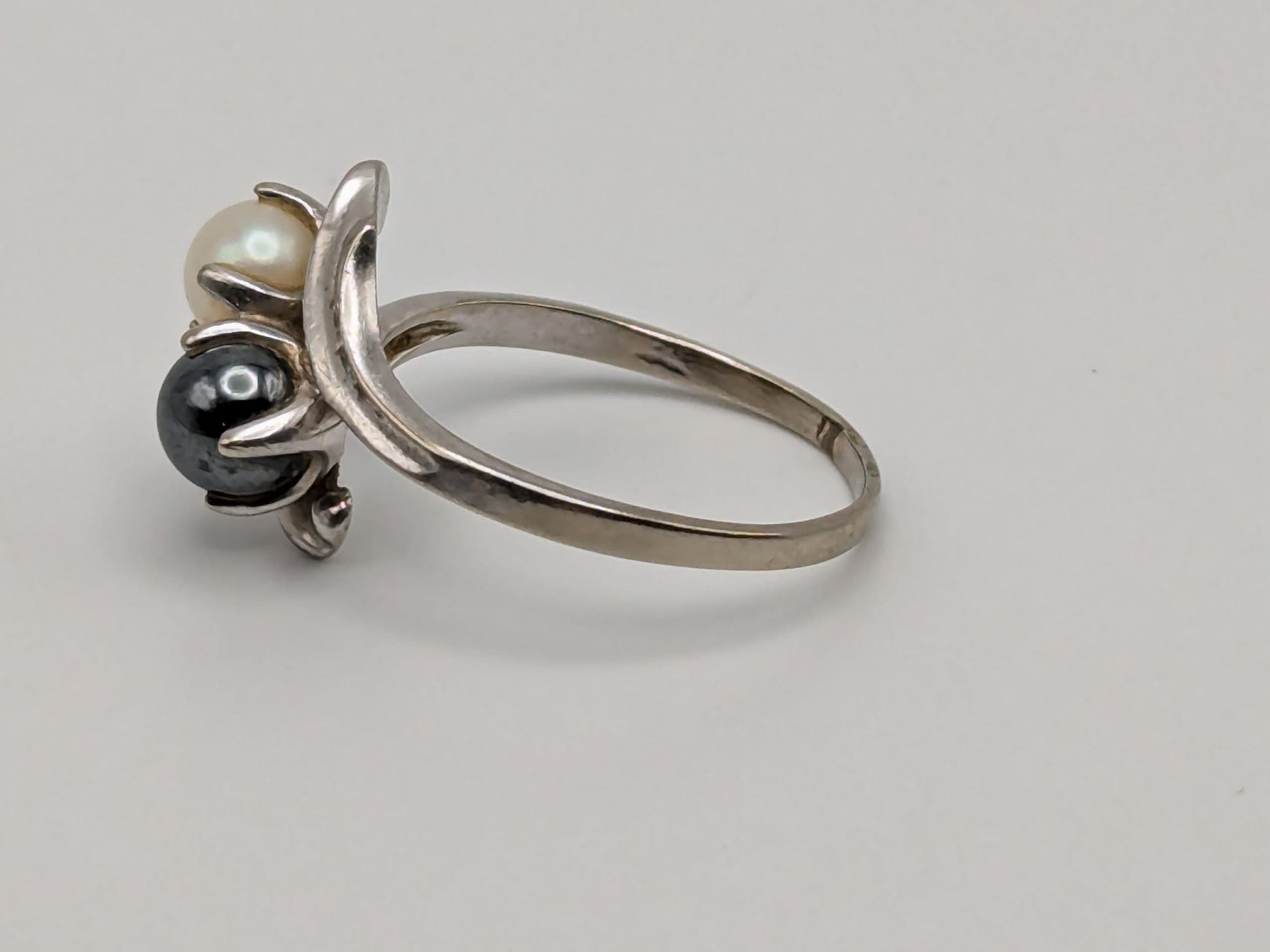 10k White Gold Antique Hematite Stone and Pearl Cluster Ring. Promise Ring.