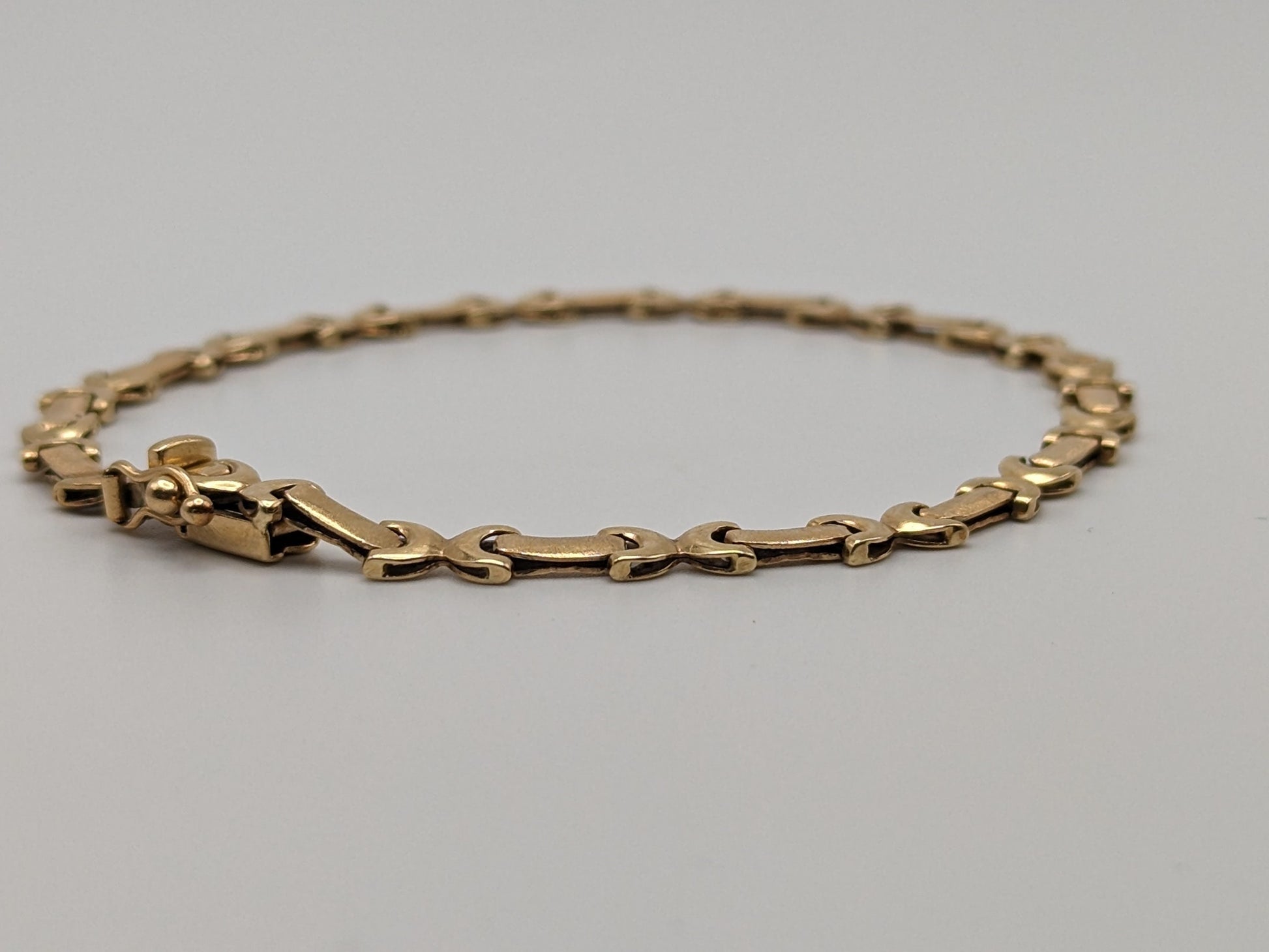 14k Italy Gold Heavy 6.2gr Chain 2.5mm Rectangle Link Bracelet 7.5" 14k Italian Specialty Bracelet.