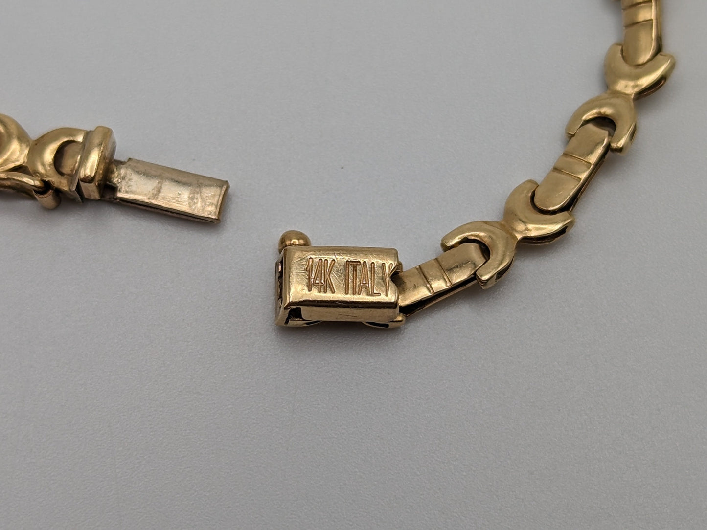 14k Italy Gold Heavy 6.2gr Chain 2.5mm Rectangle Link Bracelet 7.5" 14k Italian Specialty Bracelet.