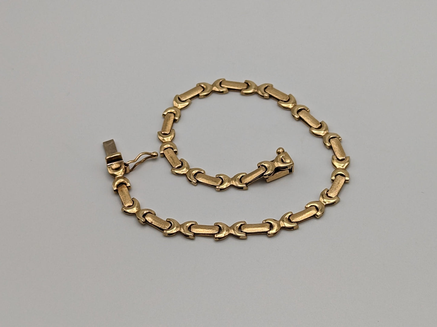 14k Italy Gold Heavy 6.2gr Chain 2.5mm Rectangle Link Bracelet 7.5" 14k Italian Specialty Bracelet.