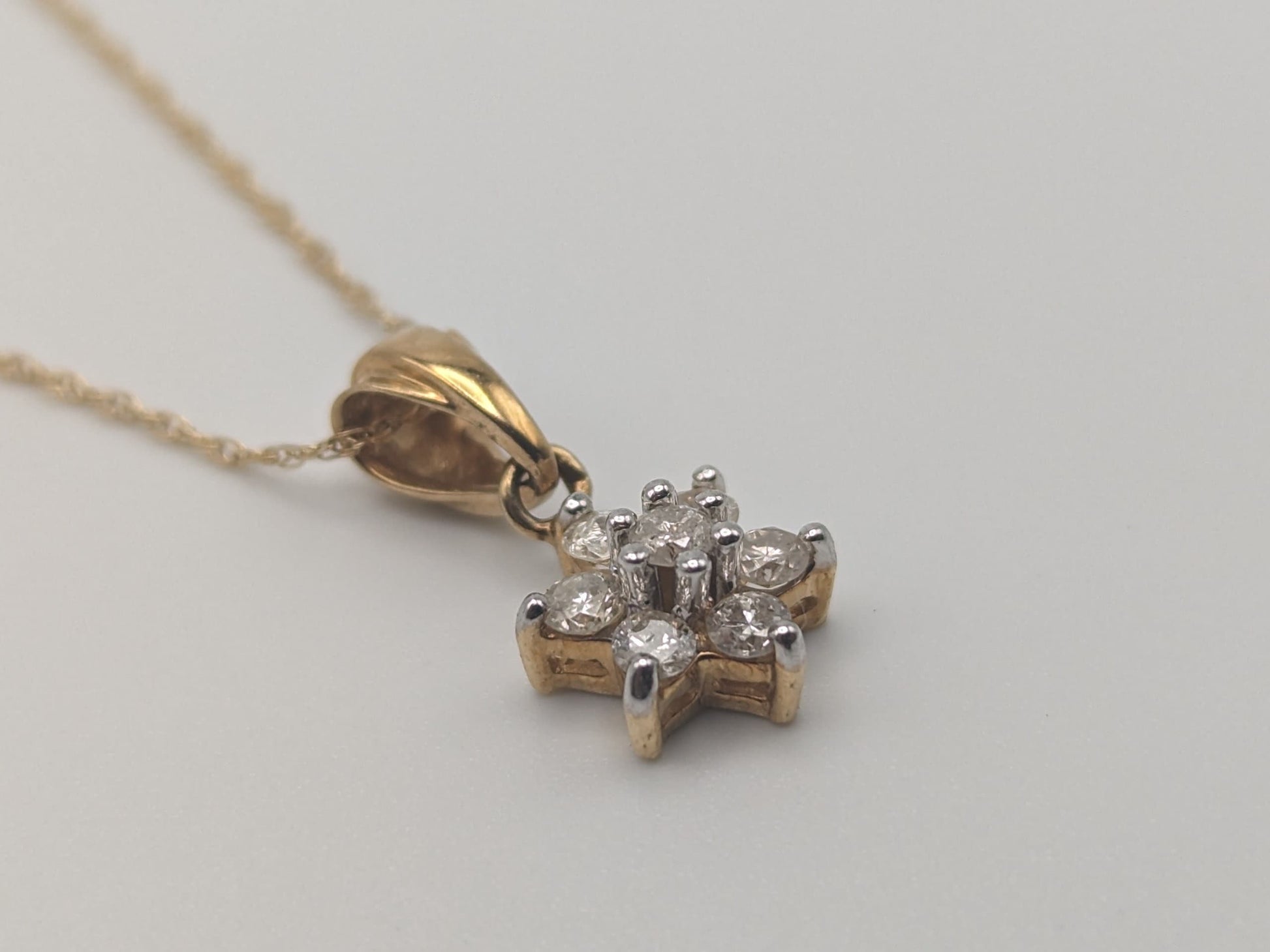 14k Flower .25ct Diamond Pendant Necklace Chain 18". 14k Yellow Gold Diamond Flower Chain.