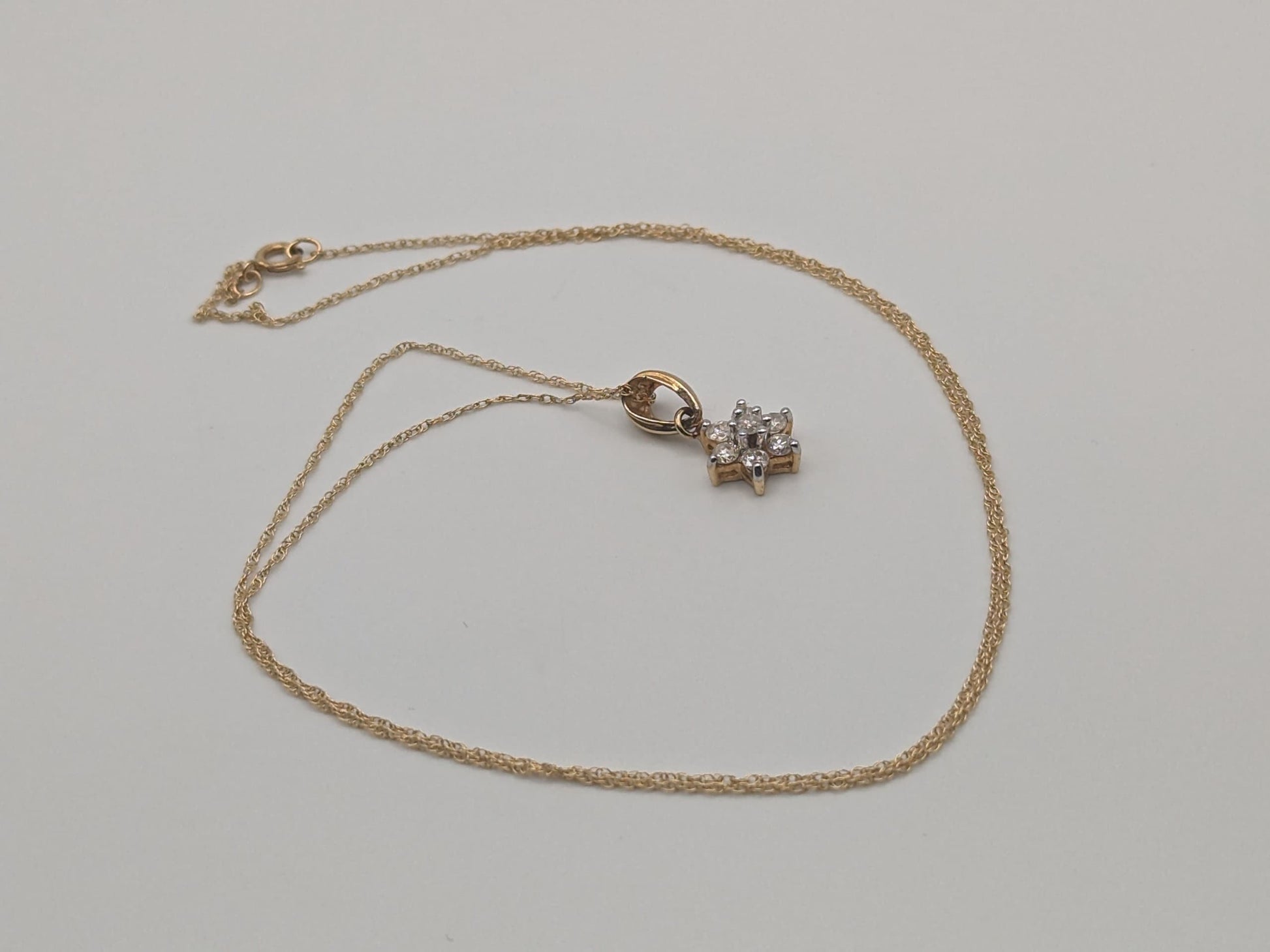 14k Flower .25ct Diamond Pendant Necklace Chain 18". 14k Yellow Gold Diamond Flower Chain.