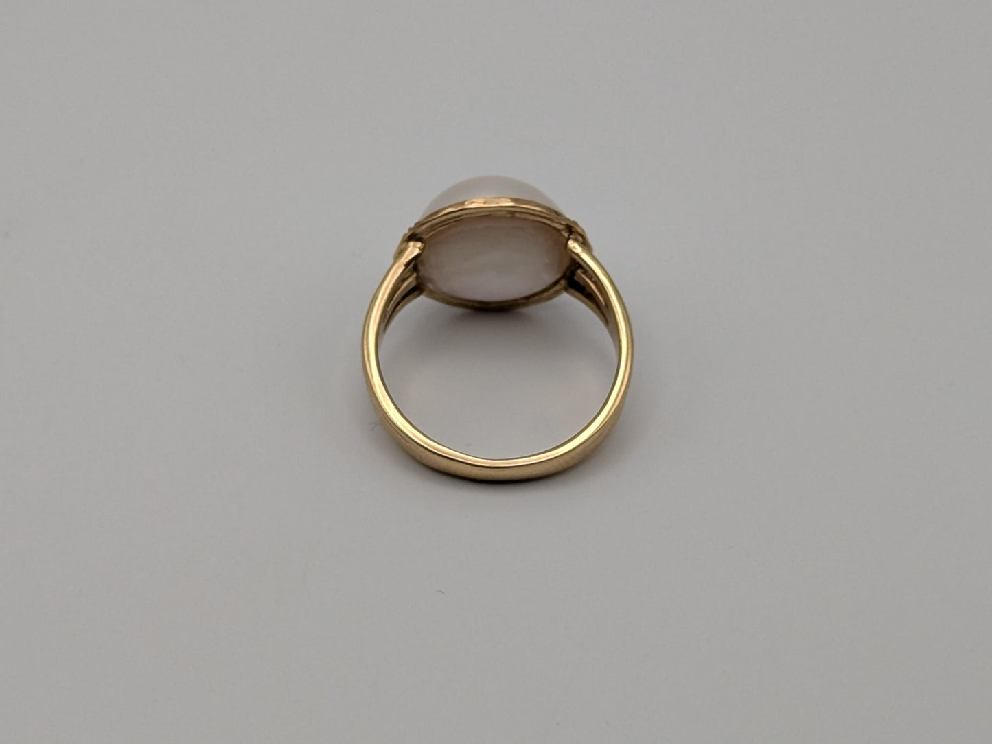 14k Mabe 14mm White Pearl Dome Ring. 14K Solitaire Pearl Triple Band. Cocktail Ring.