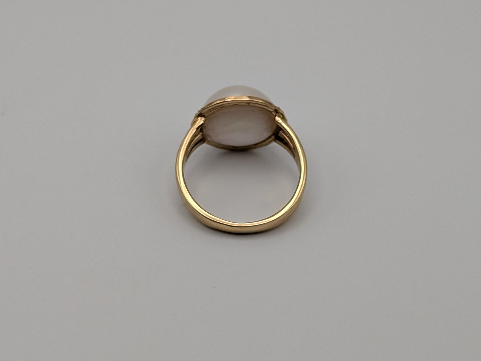 14k Mabe 14mm White Pearl Dome Ring. 14K Solitaire Pearl Triple Band. Cocktail Ring.