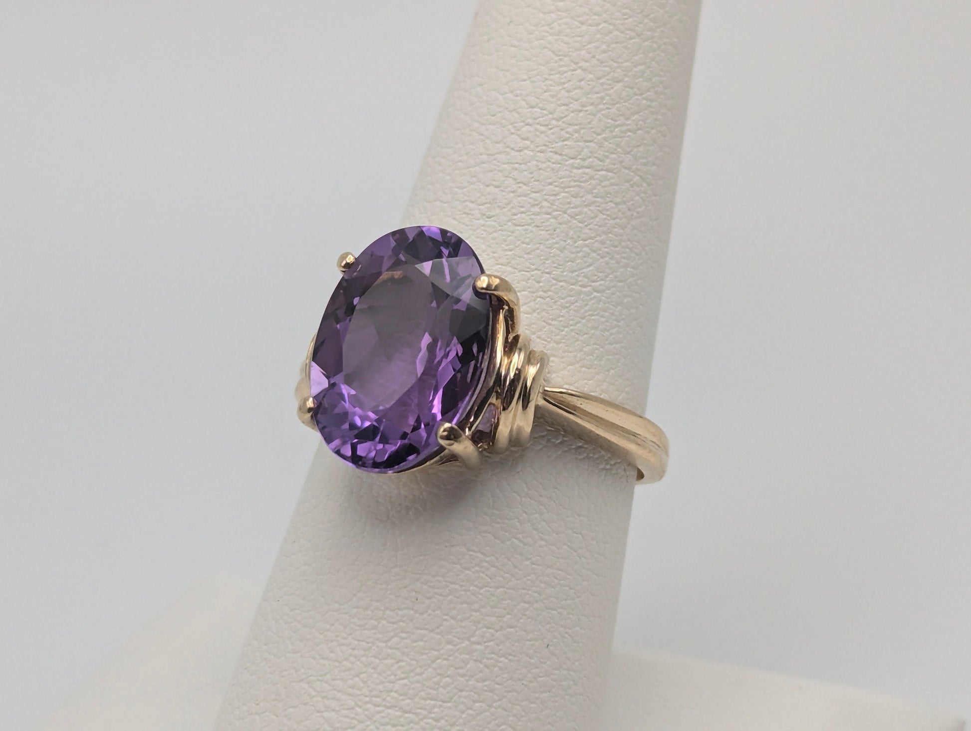 10k Yellow Gold Amethyst Diamond Ring. Vintage Promise Wedding Cocktail Band