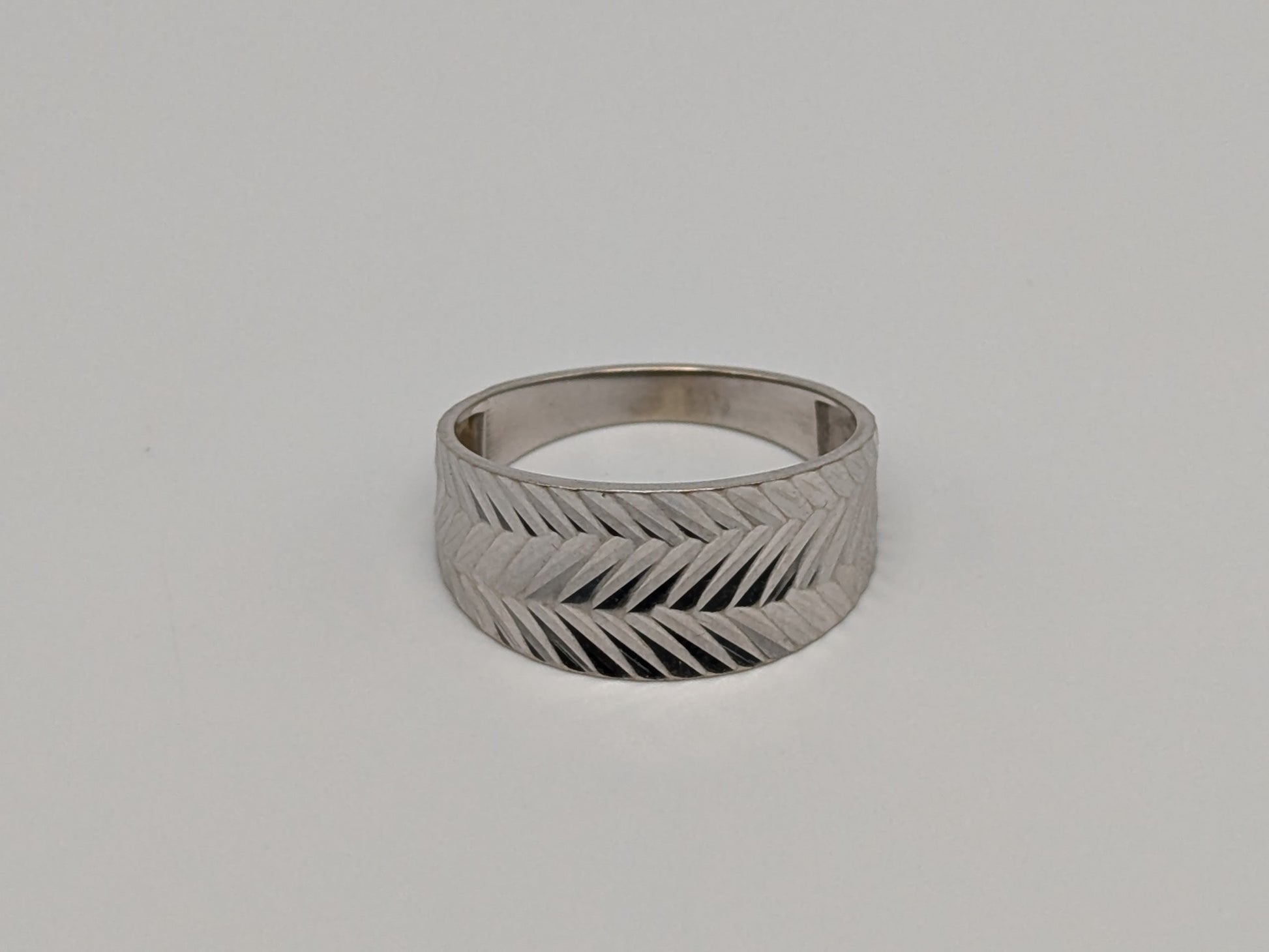 White Gold 10k Diamond Cut ZigZag Flat Tapered Band 9mm Textured Wedding Cigar Ring
