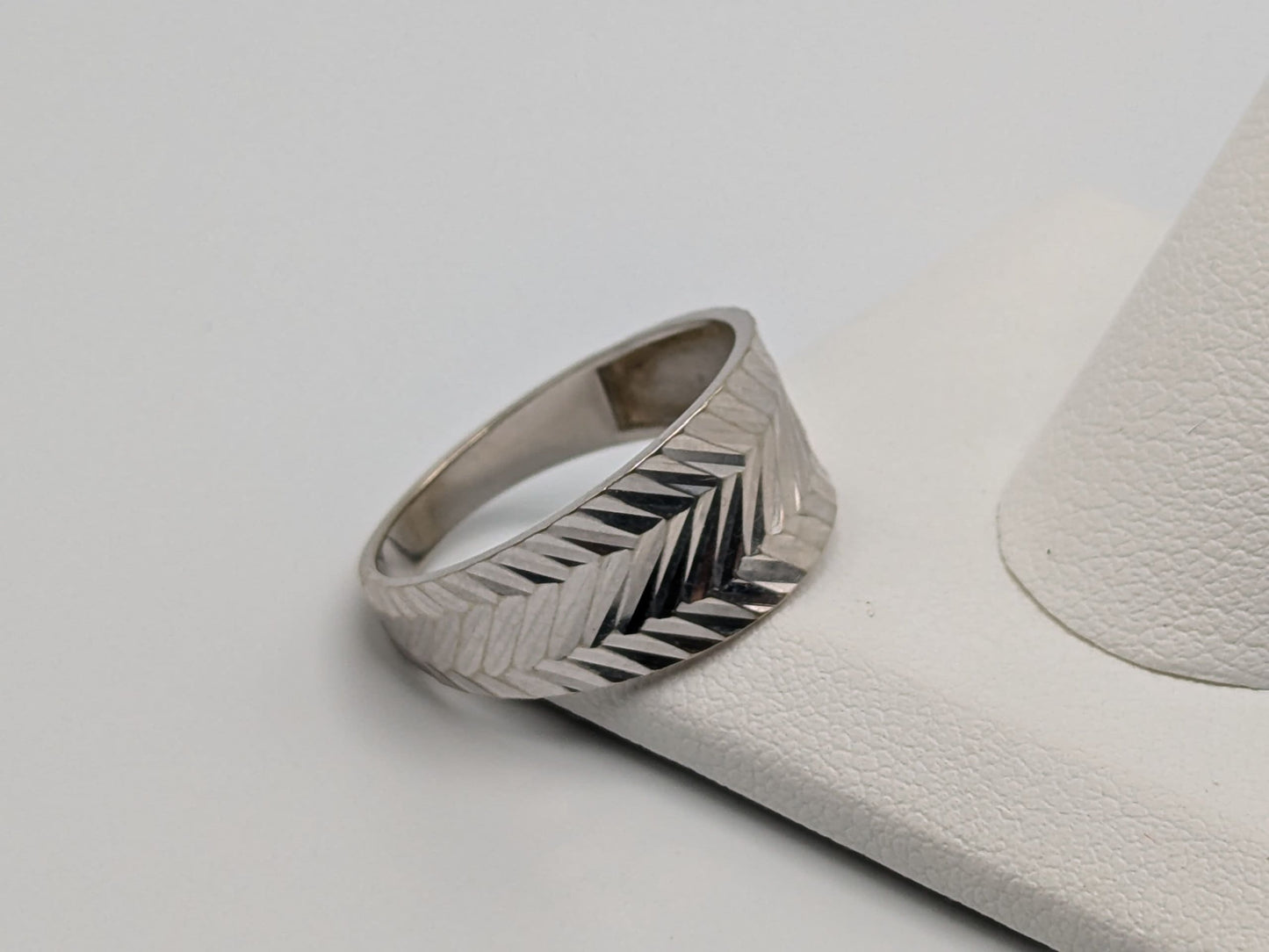White Gold 10k Diamond Cut ZigZag Flat Tapered Band 9mm Textured Wedding Cigar Ring