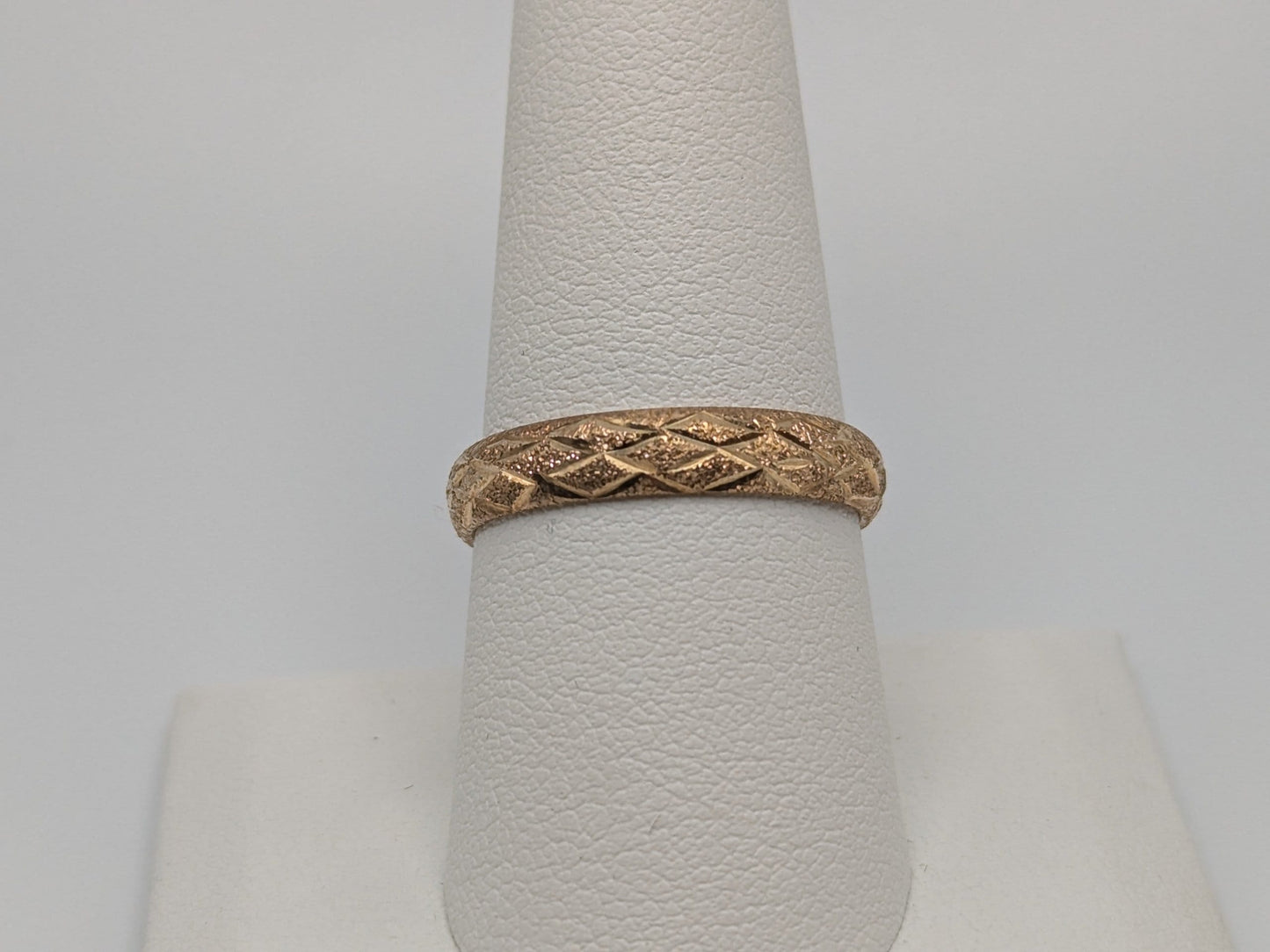 10k Yellow Gold 4mm Diamond Cut Quilted Pattern Ring Wedding Wide Band.