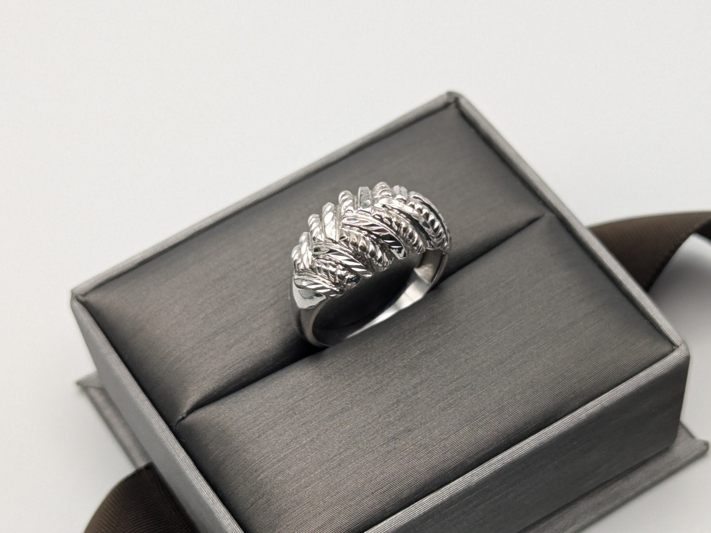 White Gold 10k Vintage Twisted Dome 12mm Design Wedding Ring Band.