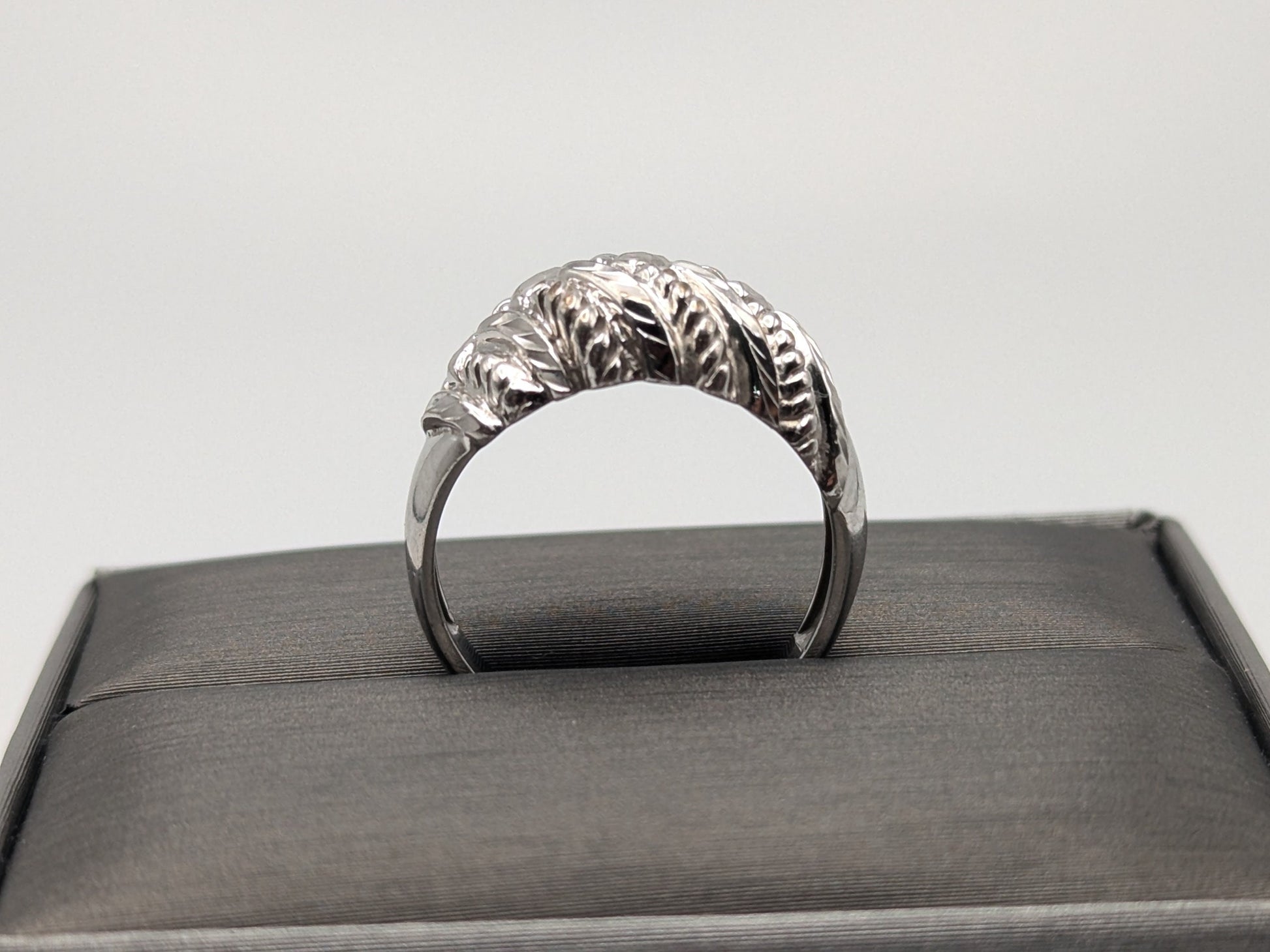 White Gold 10k Vintage Twisted Dome 12mm Design Wedding Ring Band.